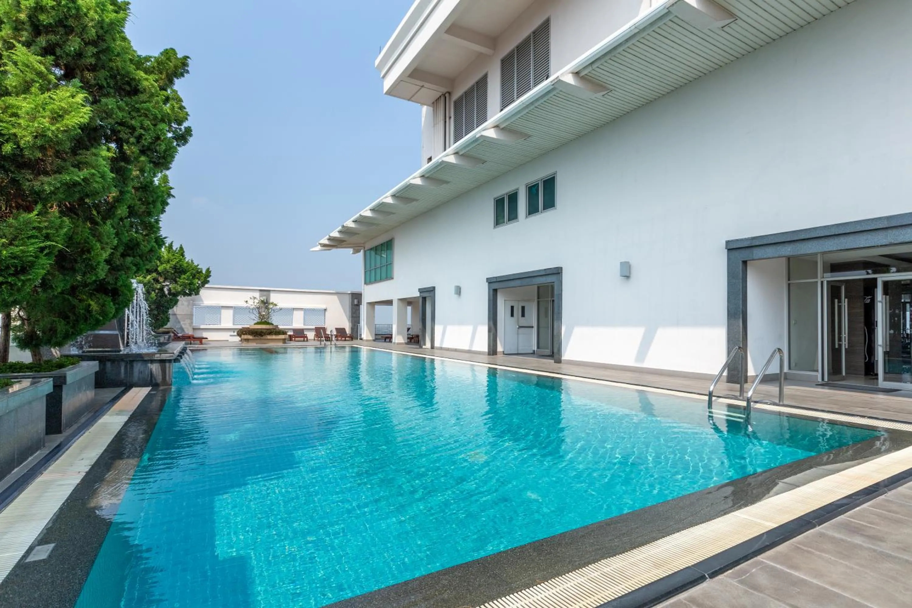 Pool view in Kantary Hotel Ayutthaya