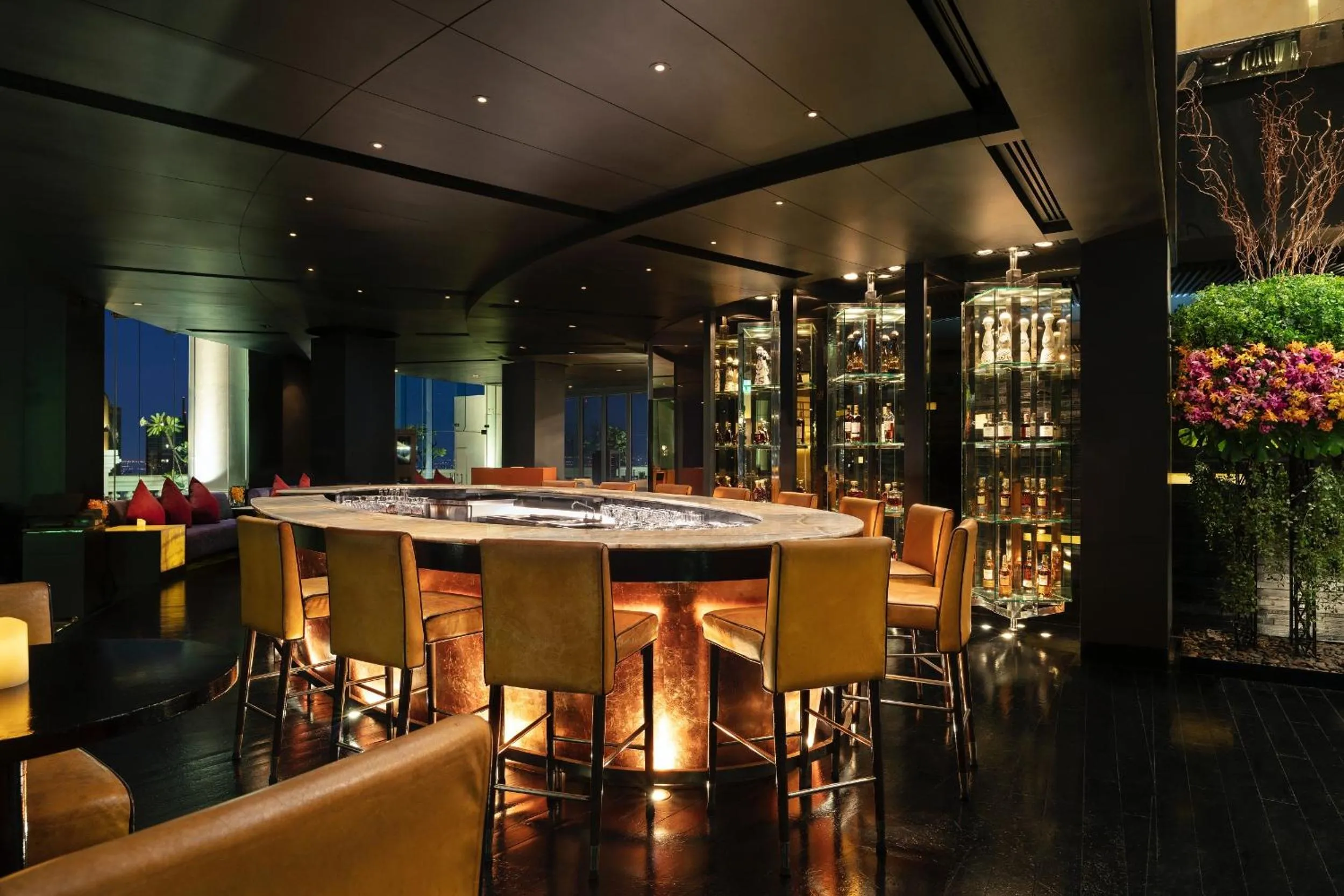 Lounge or bar in Tower Club at lebua