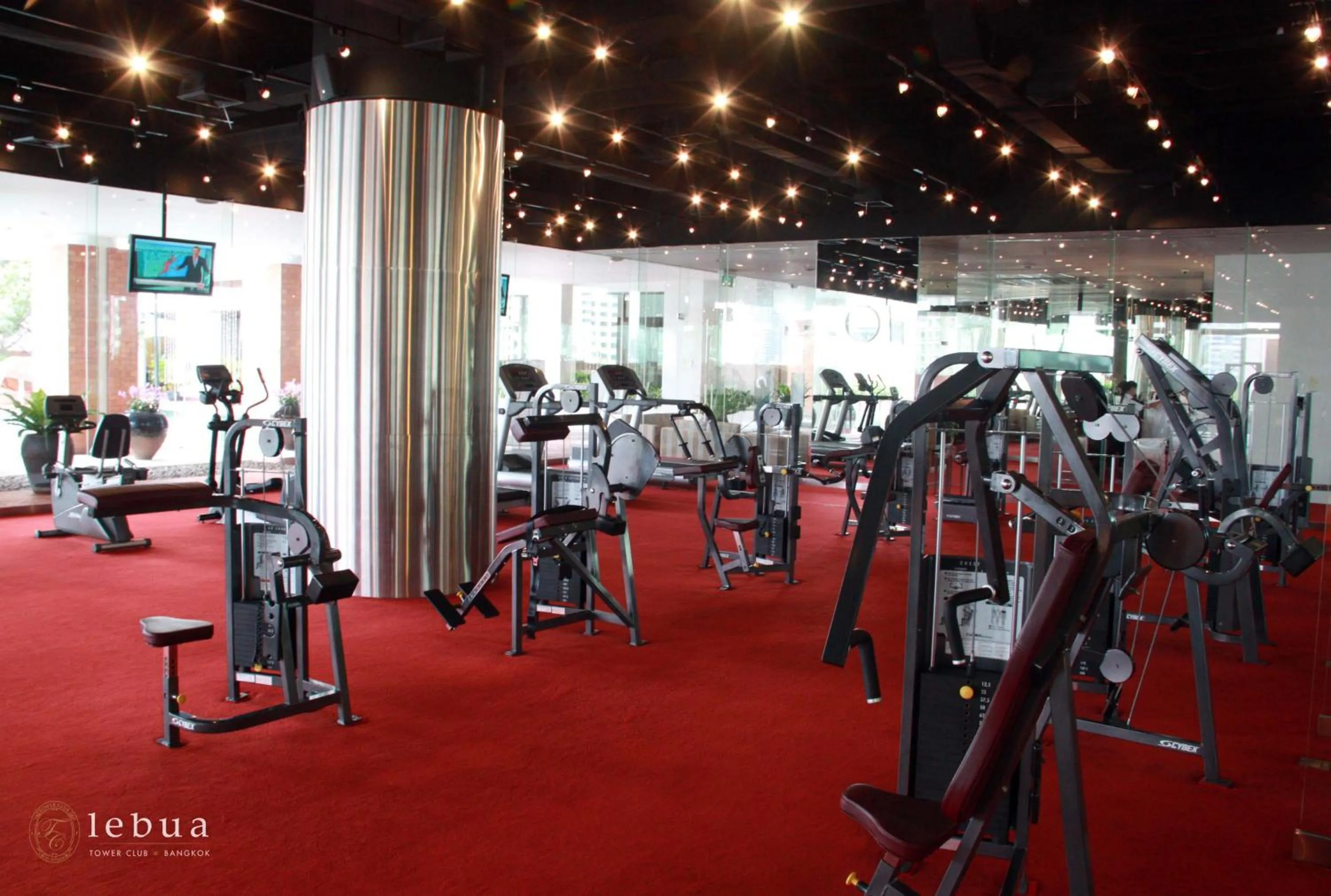 Fitness centre/facilities in Tower Club at lebua