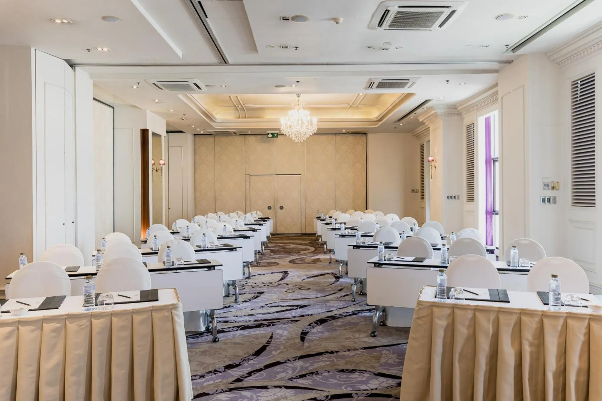 Meeting/conference room in Tower Club at lebua
