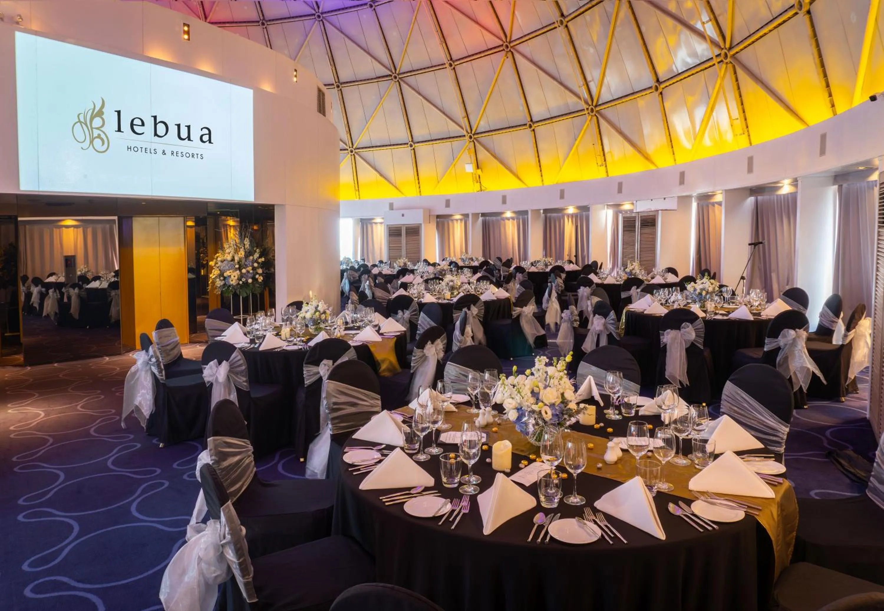 Meeting/conference room in Tower Club at lebua