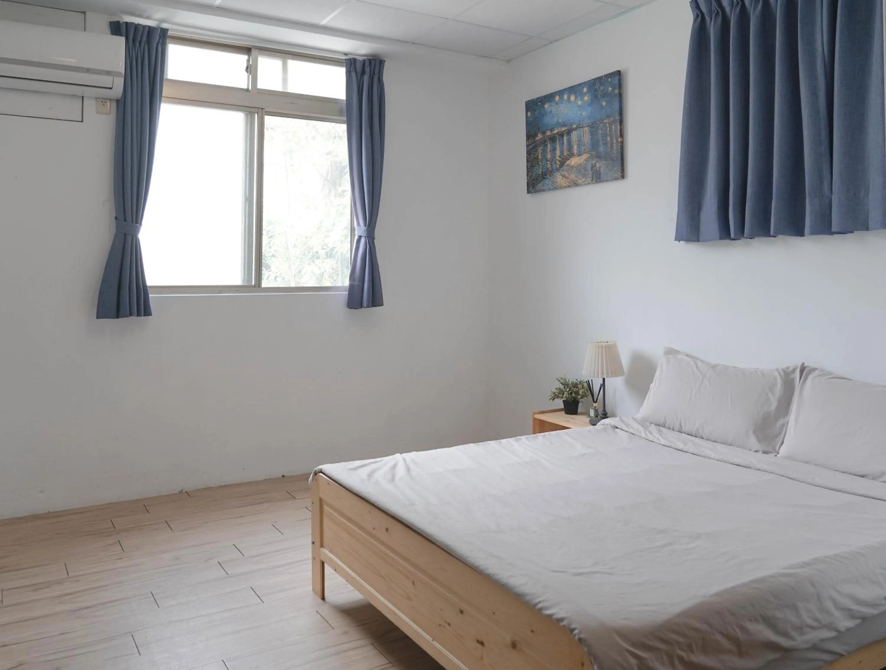 Bed in Dulan The Travel Bug Bistro Inn