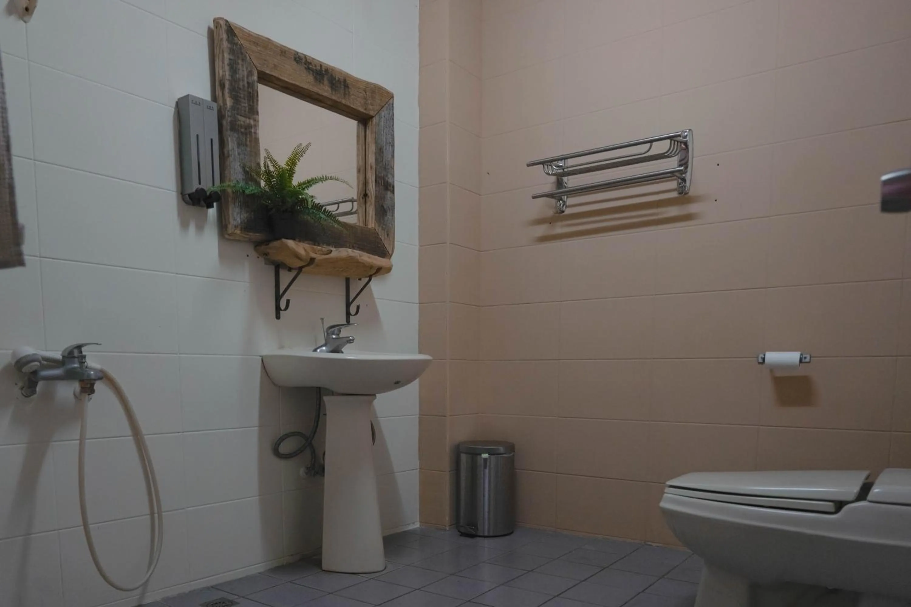 Dulan The Travel Bug Bistro Inn