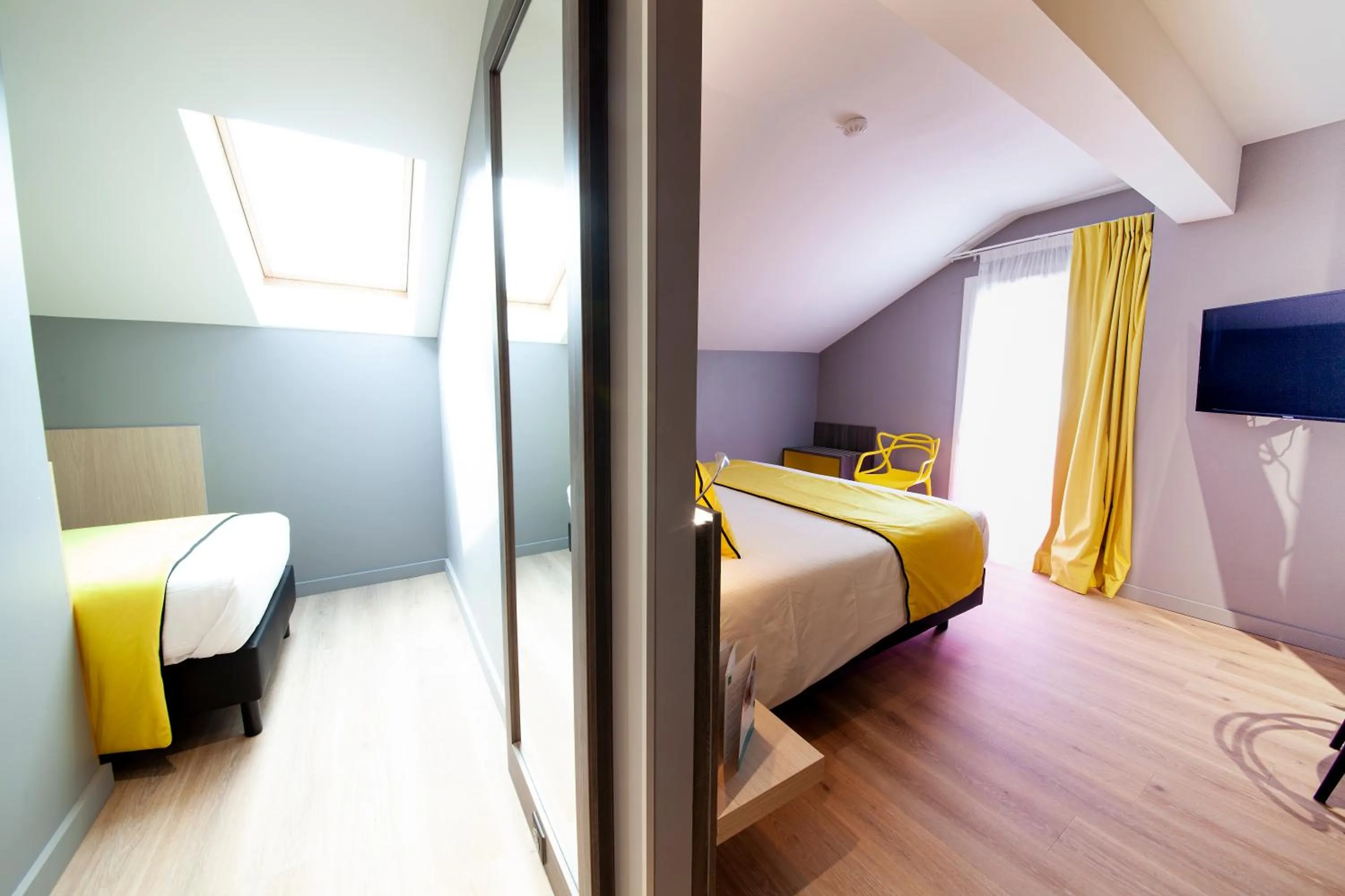 Photo of the whole room, Bed in Hôtel Le Kennedy, Clermont-Ferrand, The Originals Relais