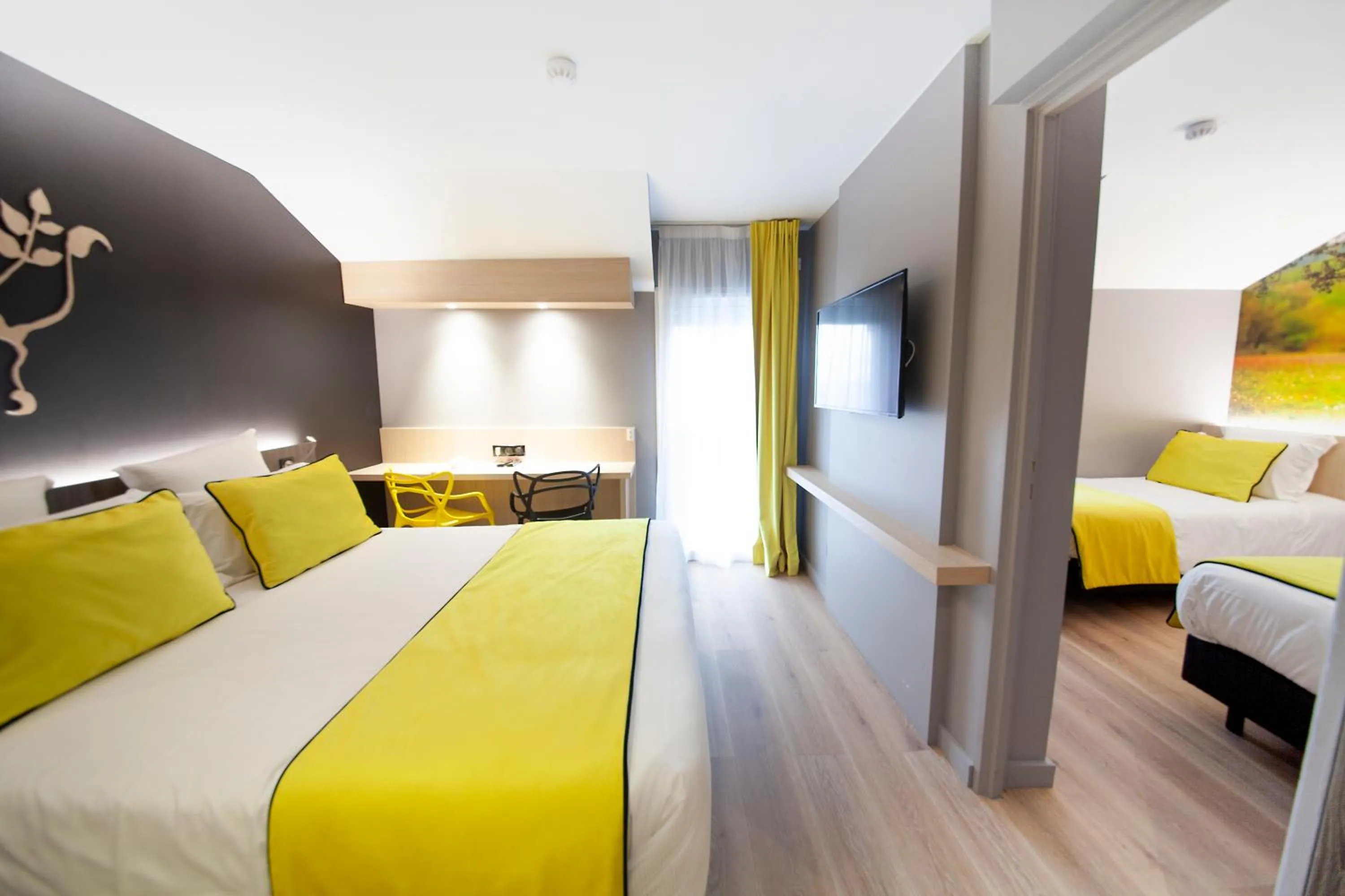 Photo of the whole room, Bed in Hôtel Le Kennedy, Clermont-Ferrand, The Originals Relais