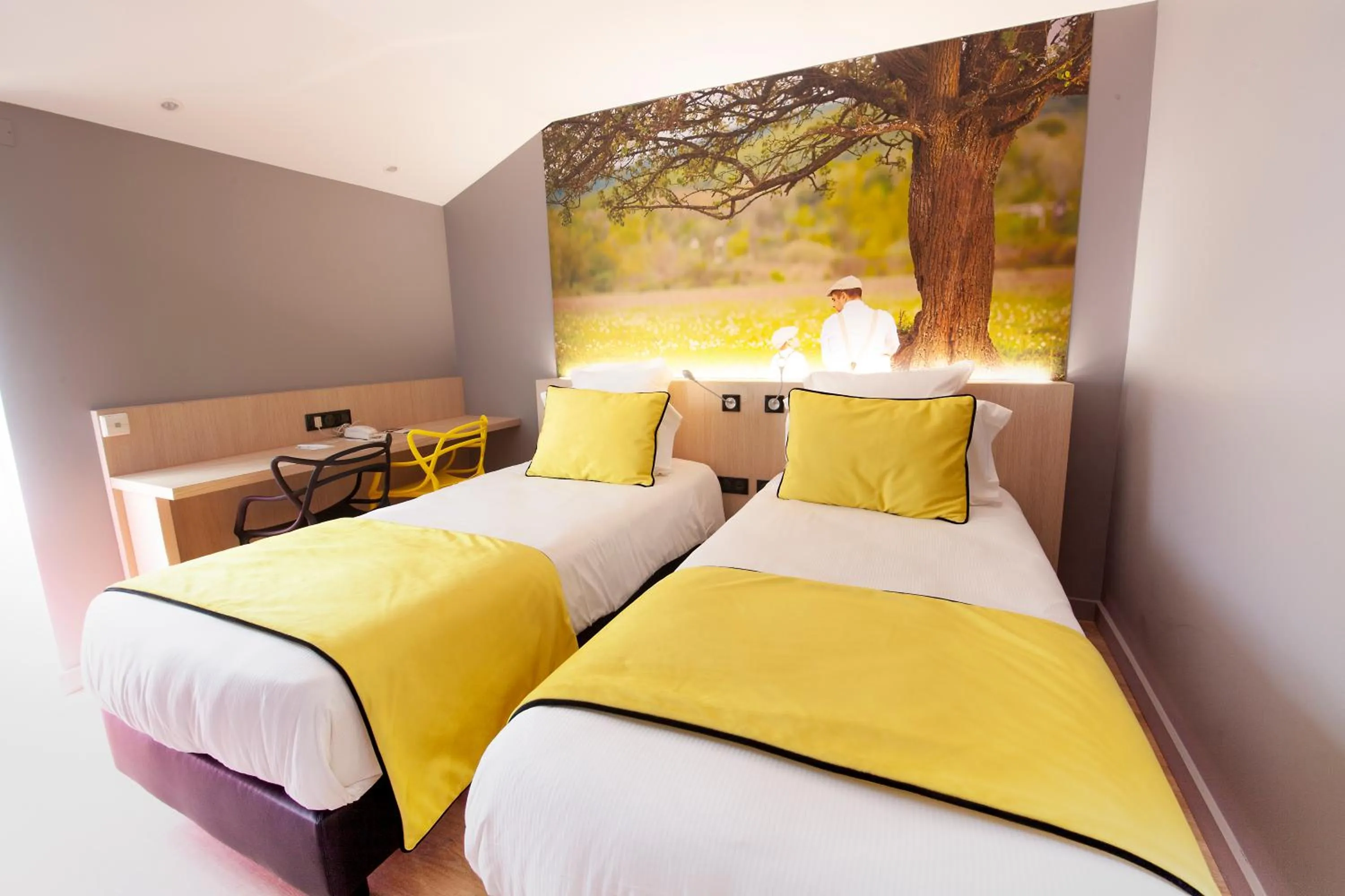 Bed in Hôtel Le Kennedy, Clermont-Ferrand, The Originals Relais