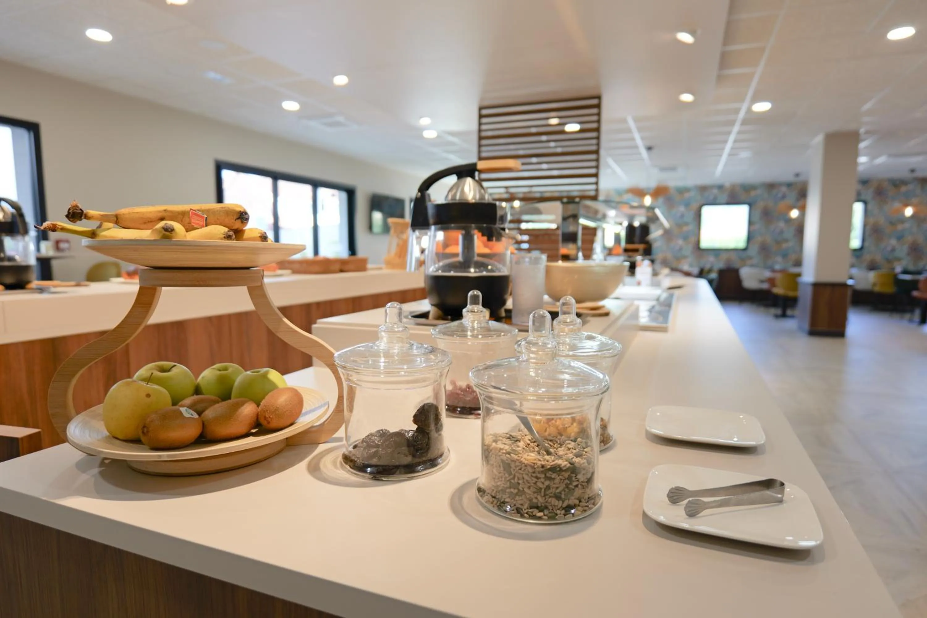 Buffet breakfast in Hôtel Le Kennedy, Clermont-Ferrand, The Originals Relais