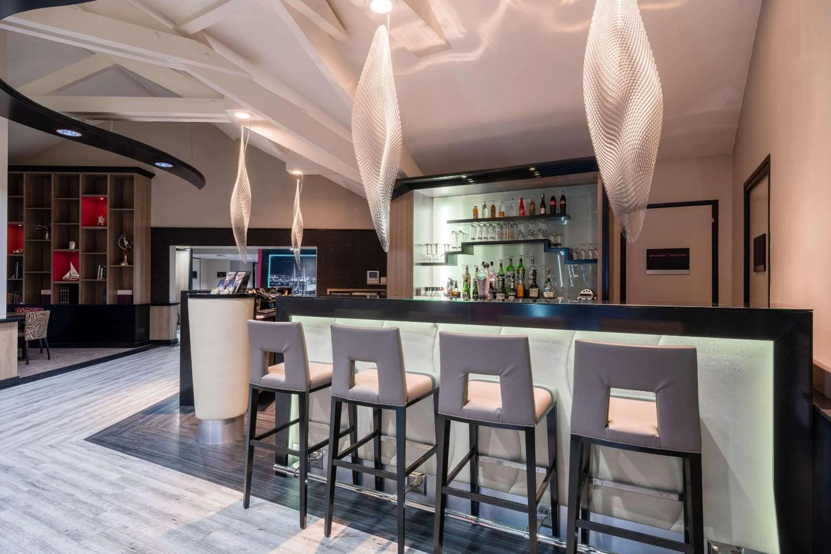 Lobby or reception in Hôtel Le Kennedy, Clermont-Ferrand, The Originals Relais