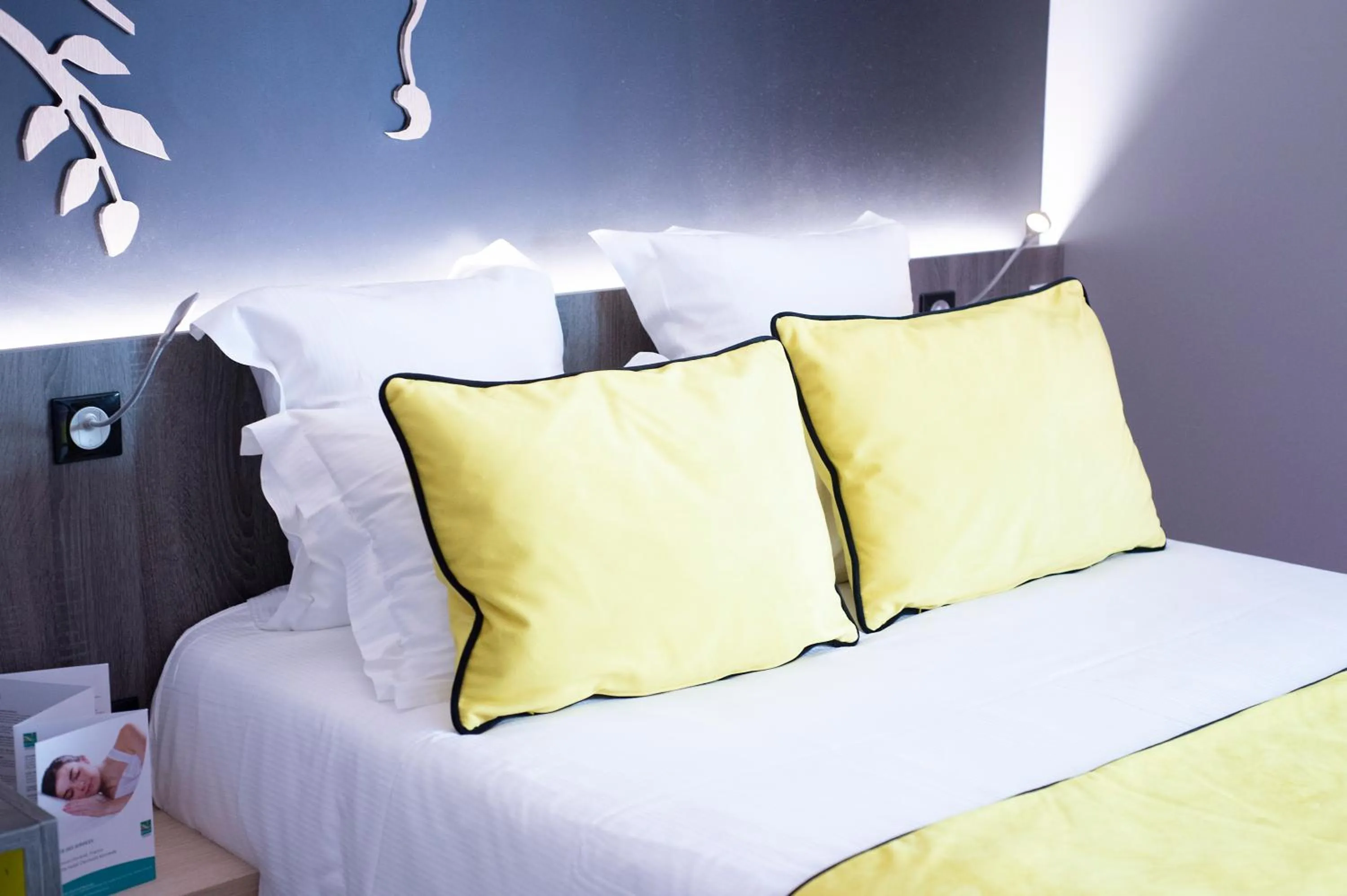 Bed in Hôtel Le Kennedy, Clermont-Ferrand, The Originals Relais