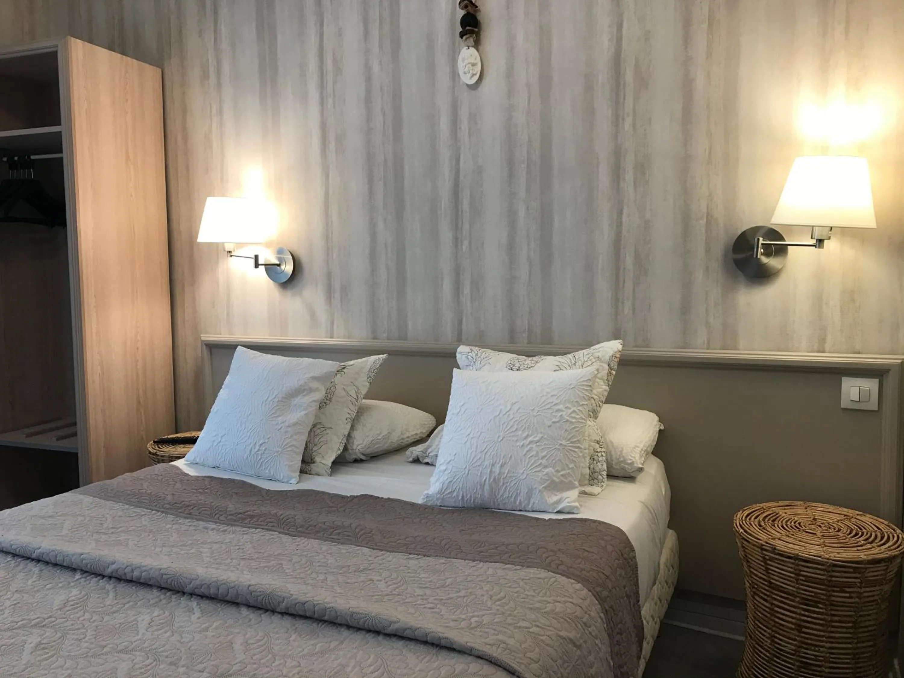 Bed in Hôtel Saint Philibert