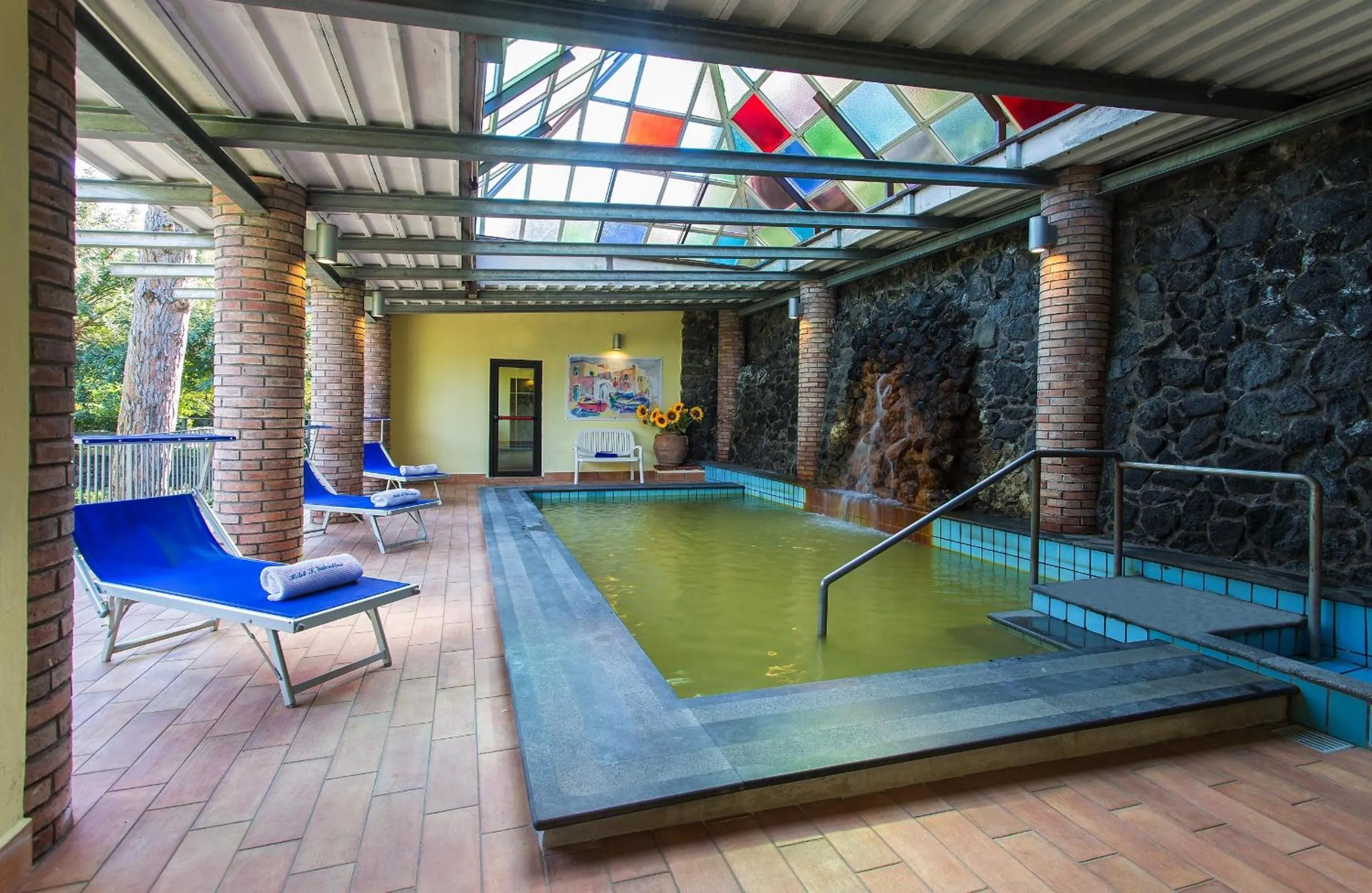 Swimming pool in Hotel San Valentino Terme