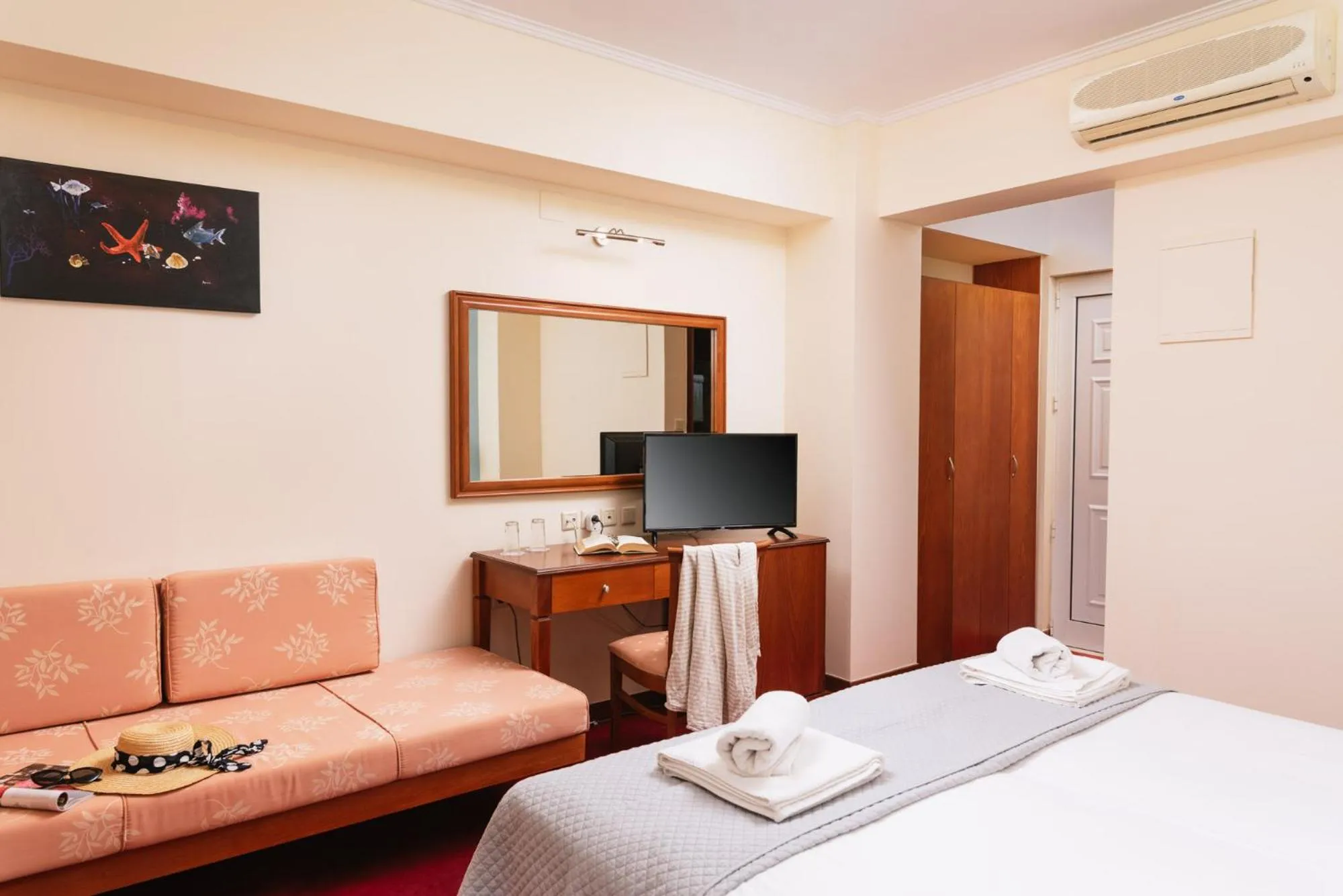 TV and multimedia, Bed in Porto Plakias & Spa