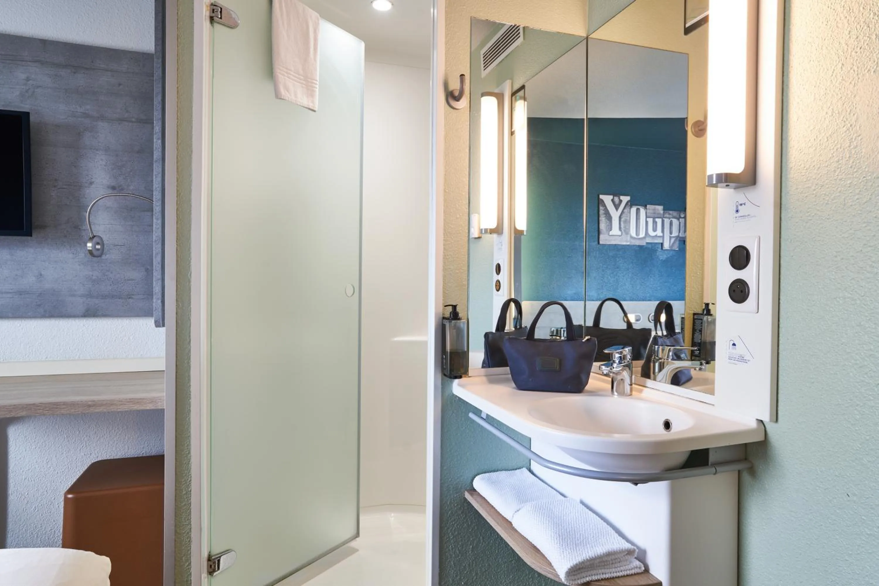 Toilet in ibis budget Bordeaux Centre - Gare Saint Jean