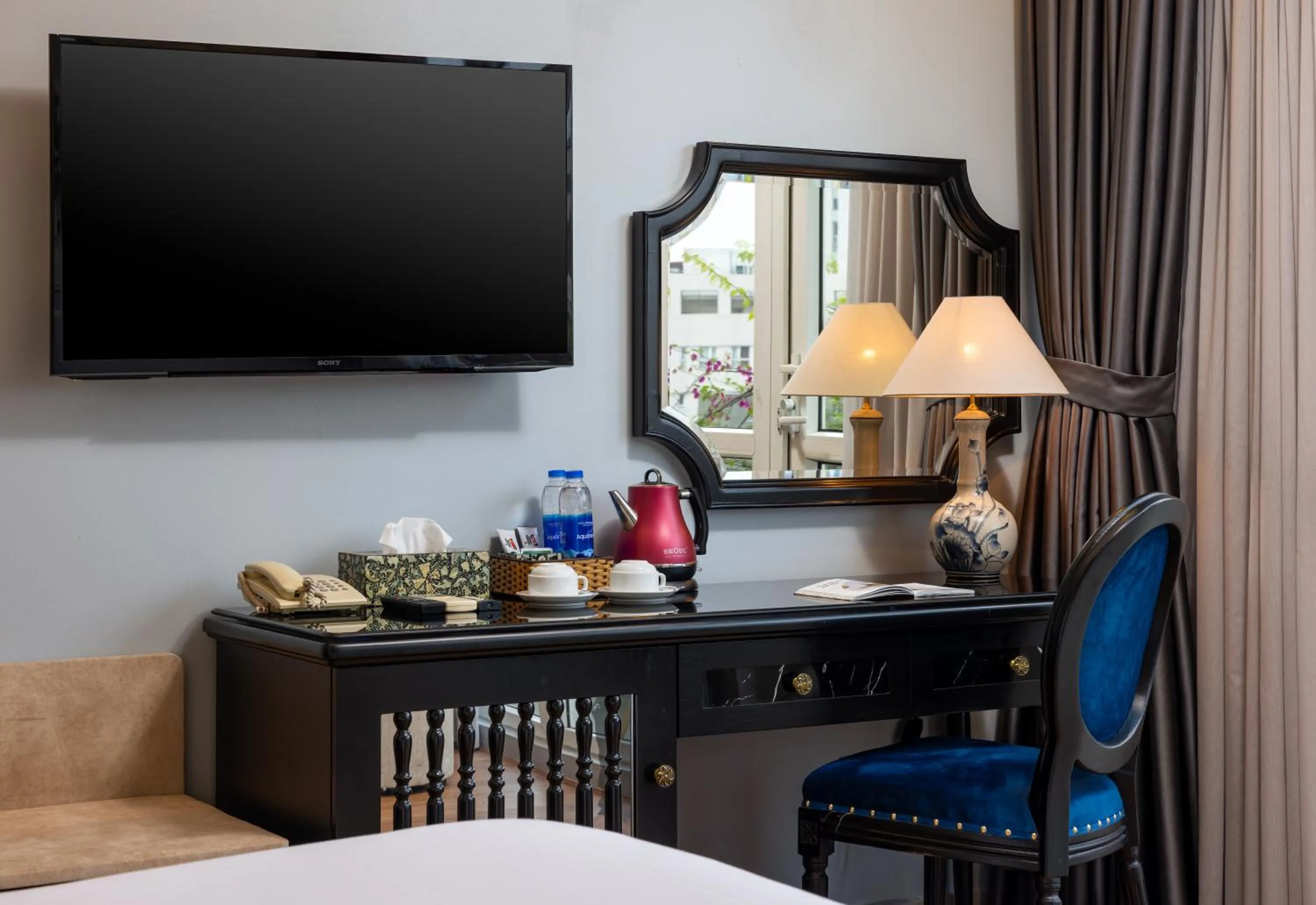 Coffee/tea facilities, Bed in Golden Legend Boutique Hotel