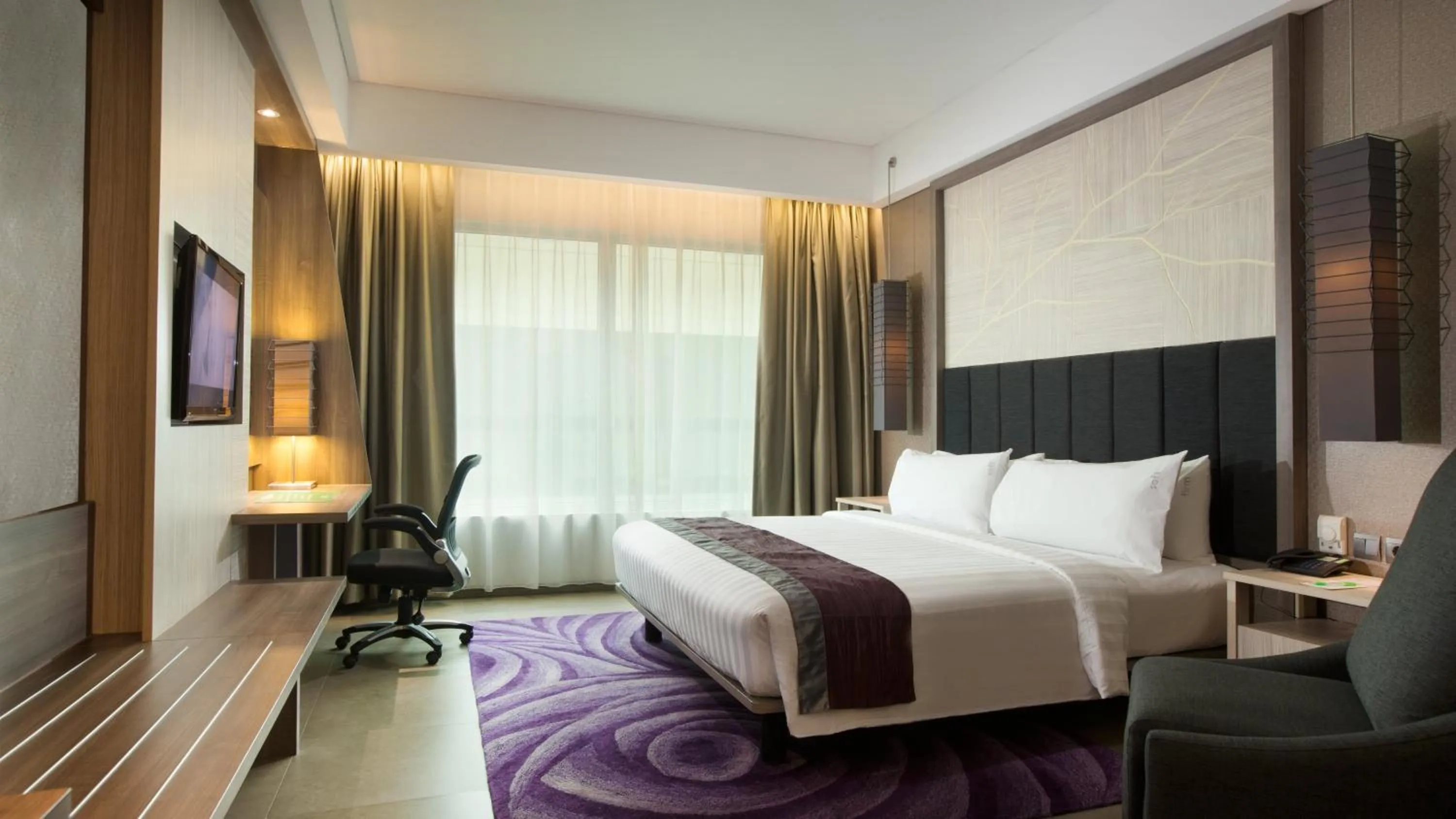 Photo of the whole room, Bed in Holiday Inn Bandung Pasteur by IHG