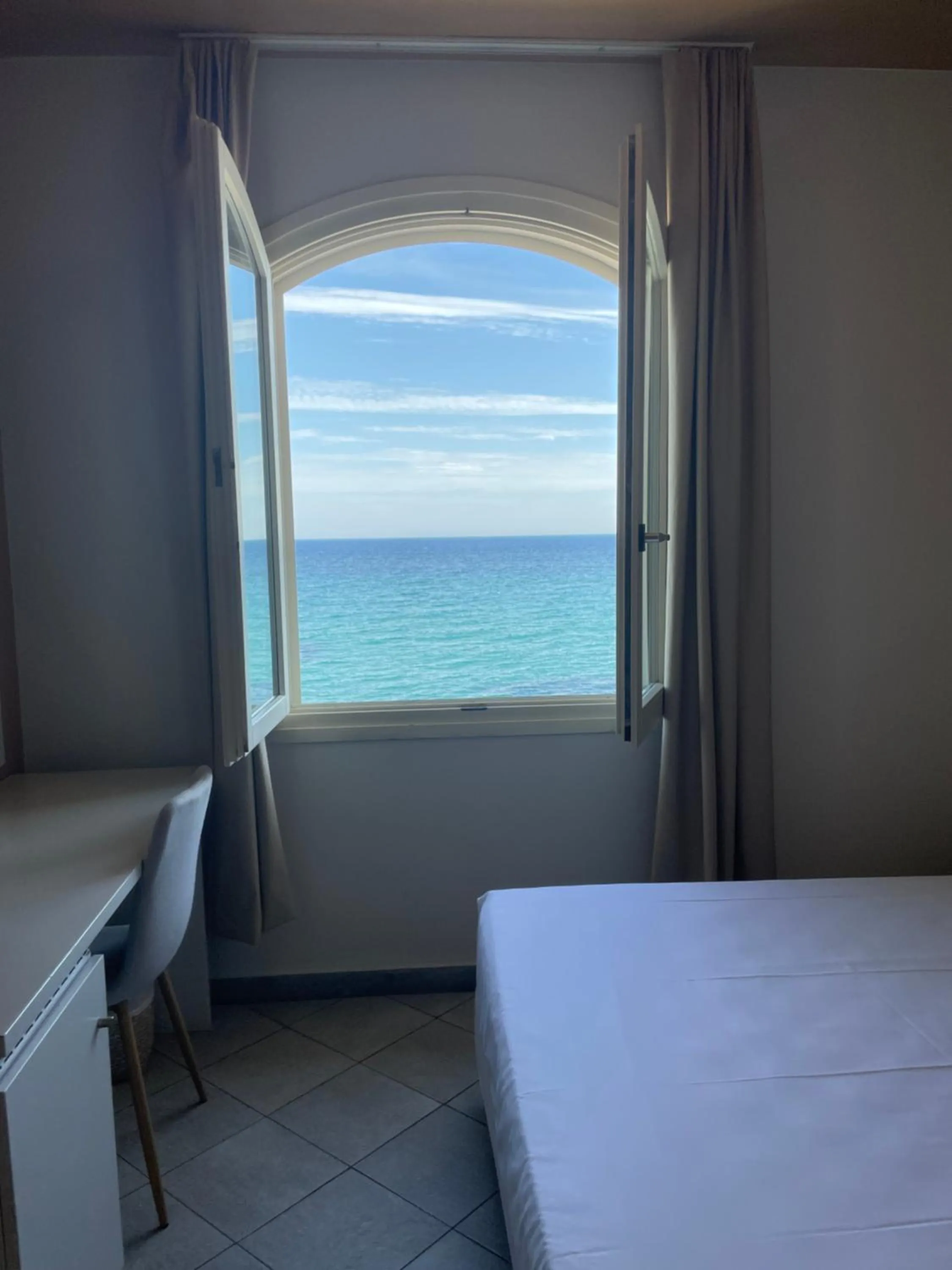 Day, Bed in Torremare