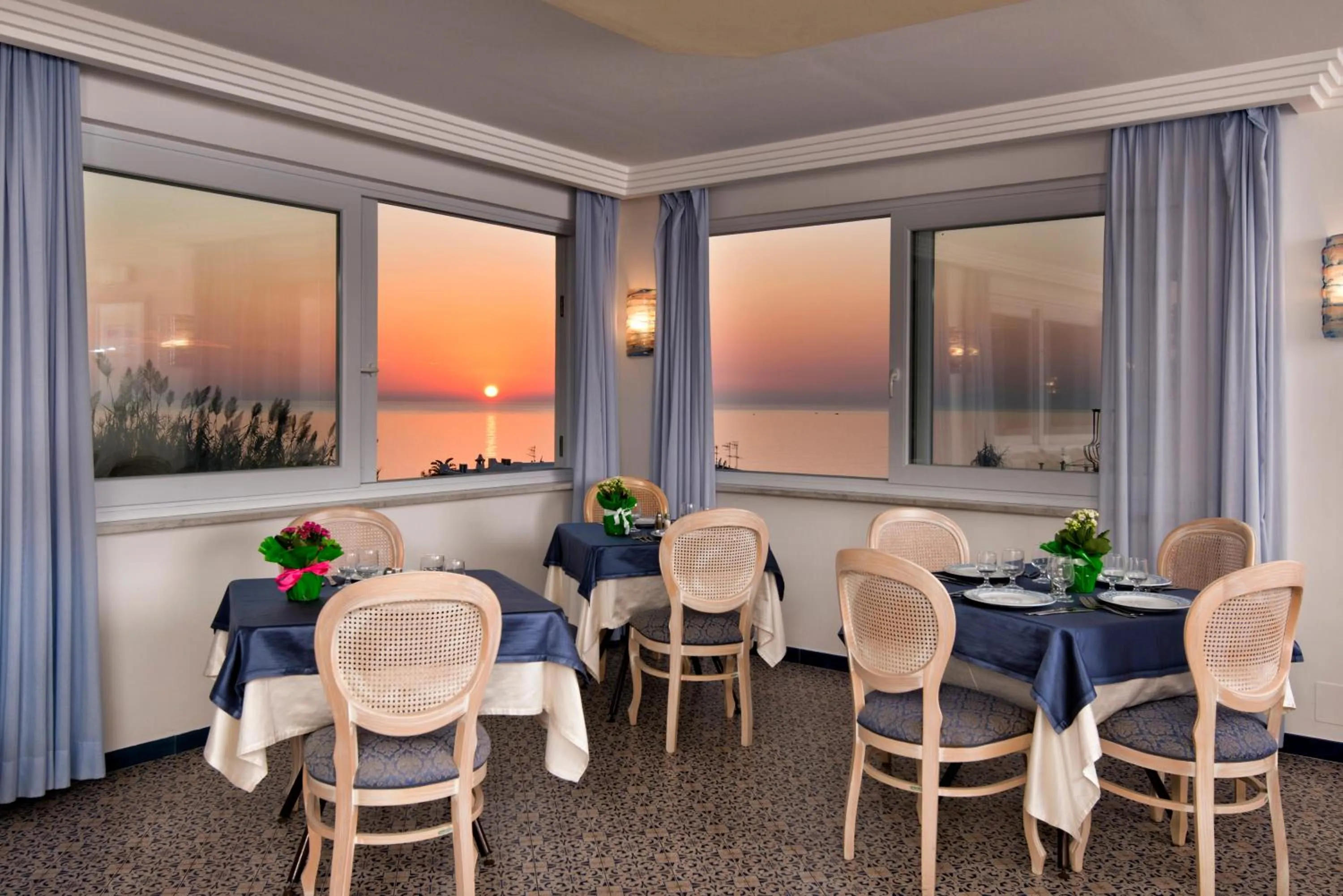 Restaurant/places to eat in Hotel Citara