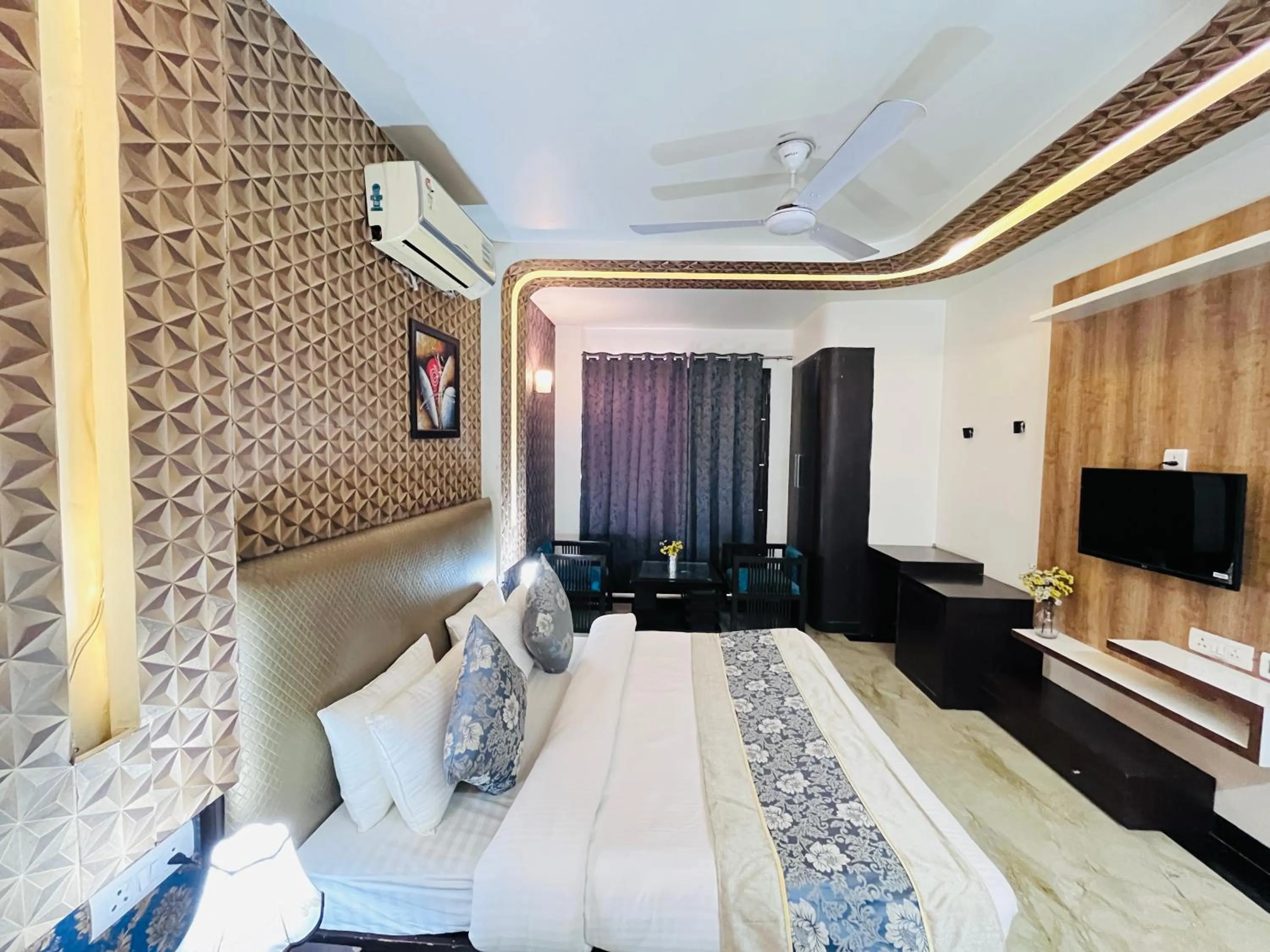 Bedroom, Bed in Hotel Dayal Regency near IMT Chowk Manesar, Manesar