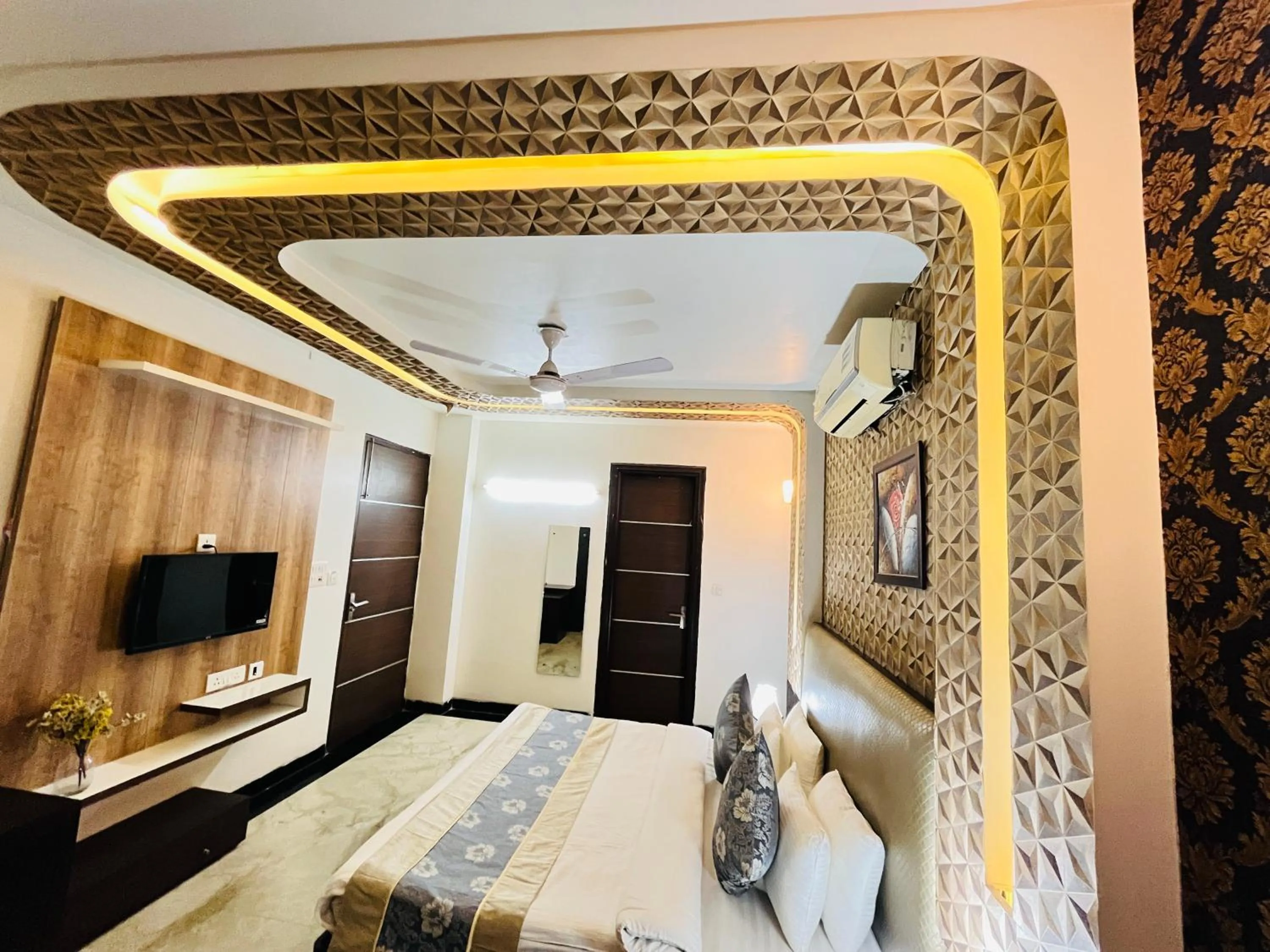 Bedroom, Bed in Hotel Dayal Regency near IMT Chowk Manesar, Manesar