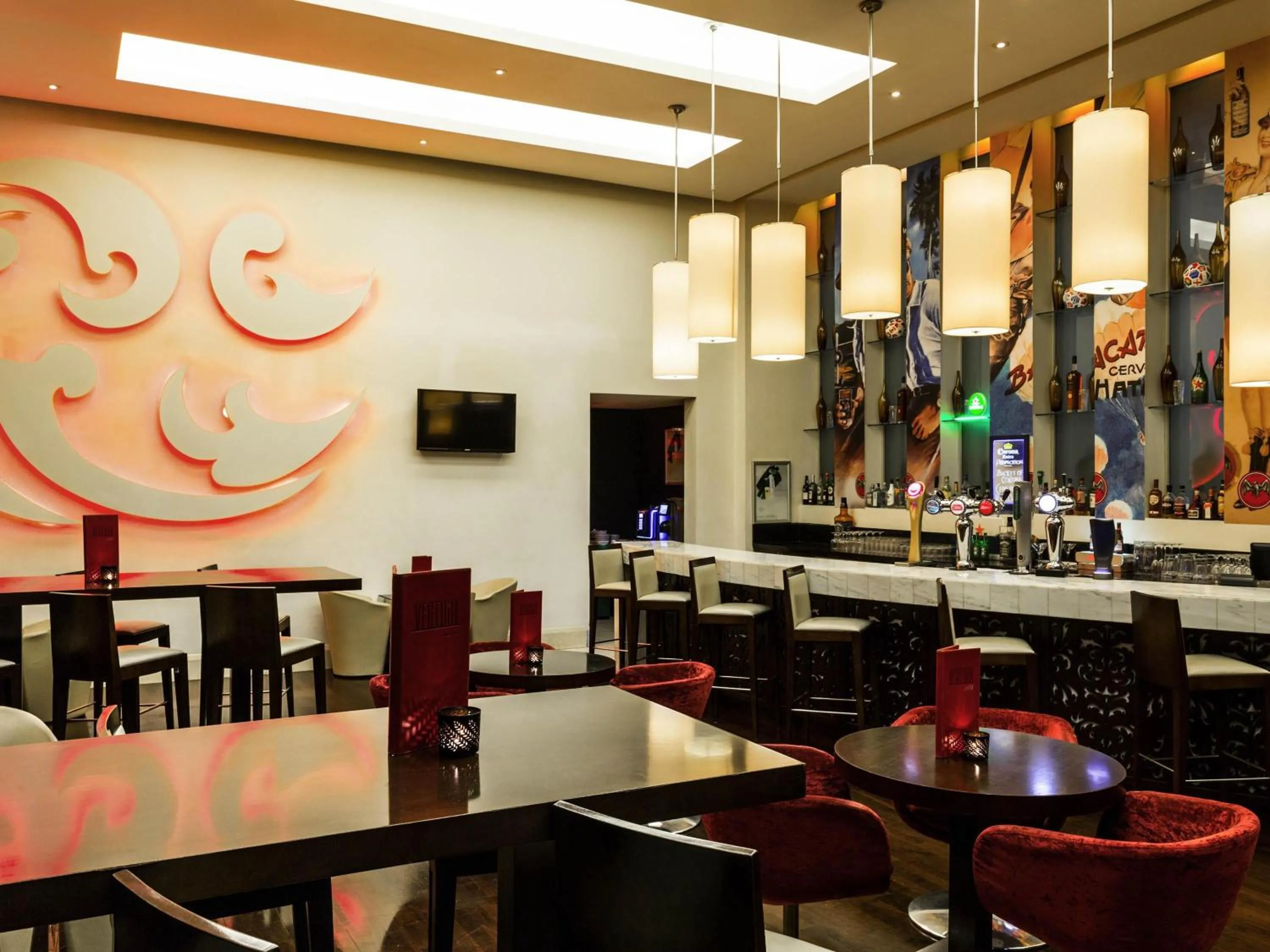 Lounge or bar in Novotel Deira Creekside Dubai