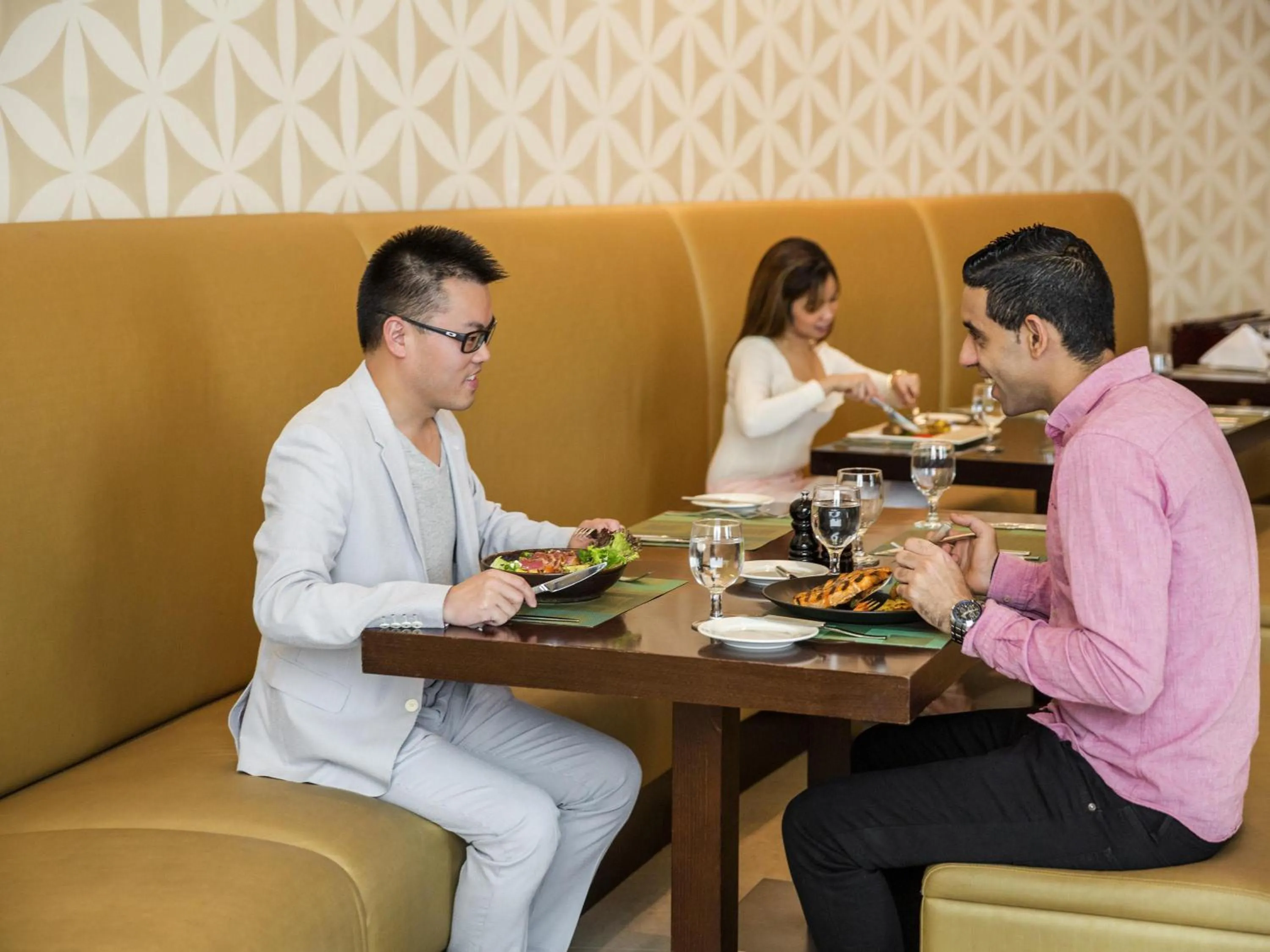 Restaurant/places to eat in Novotel Deira Creekside Dubai