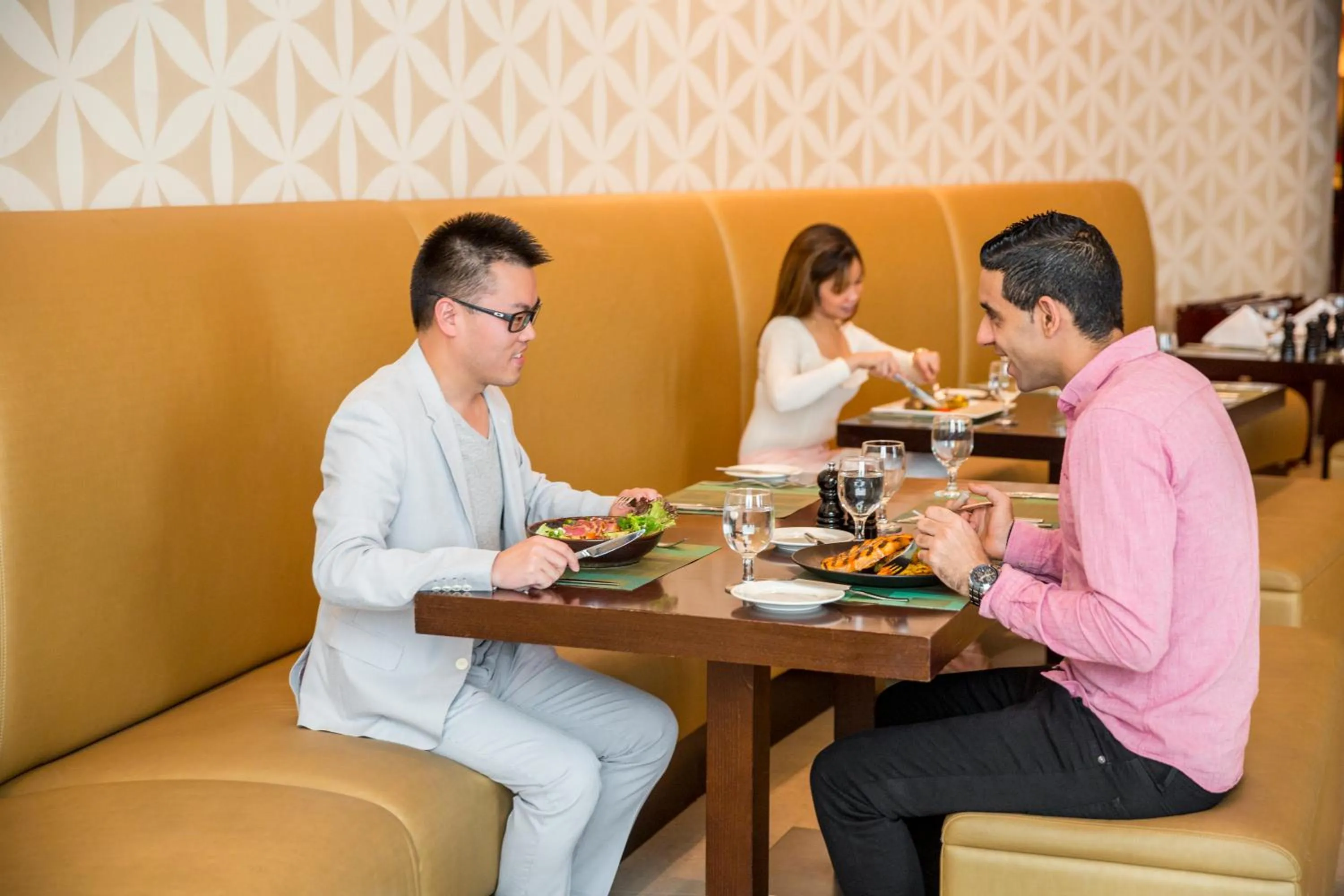 Restaurant/places to eat in Novotel Deira Creekside Dubai