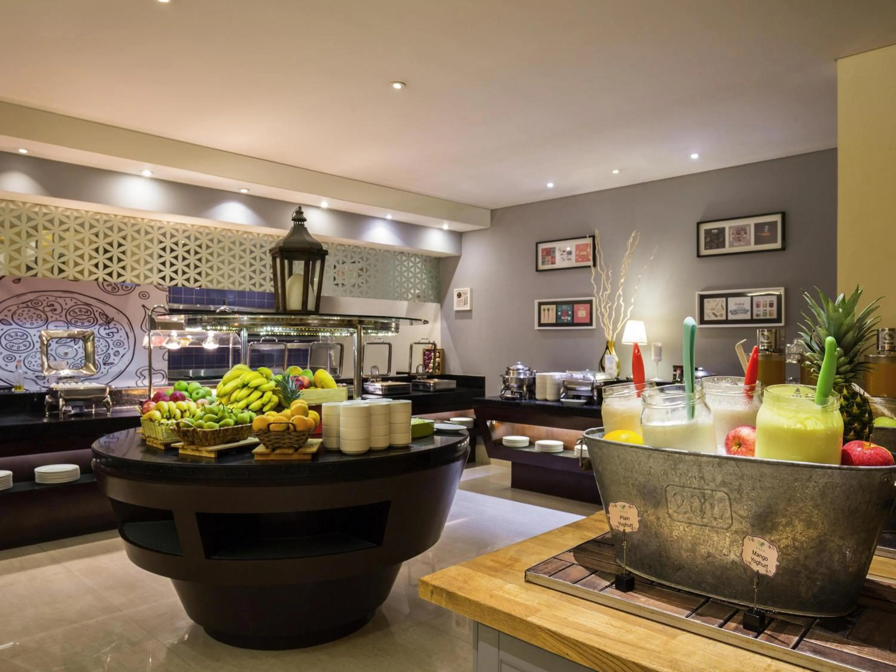 Restaurant/places to eat in Novotel Deira Creekside Dubai