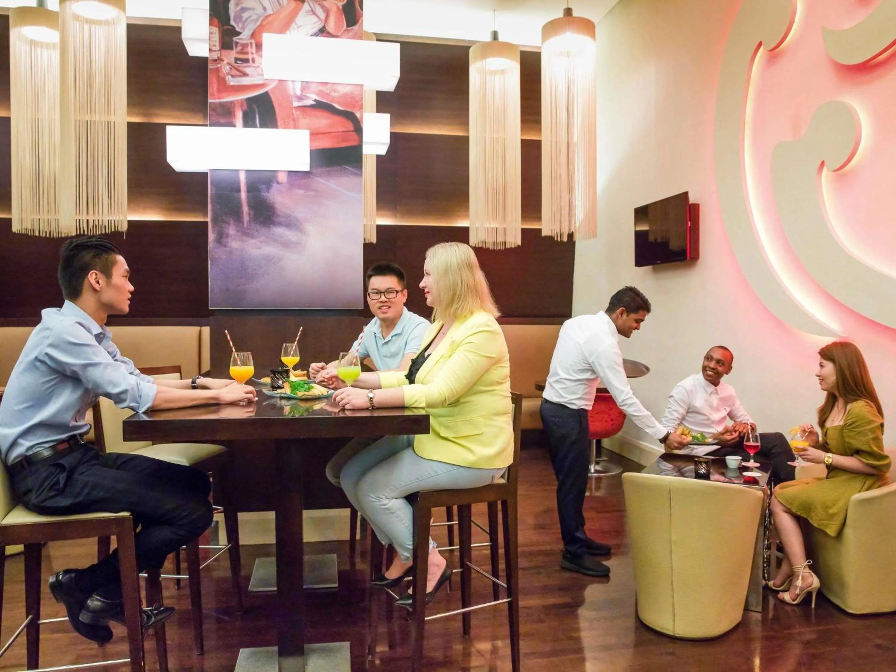 Lounge or bar in Novotel Deira Creekside Dubai