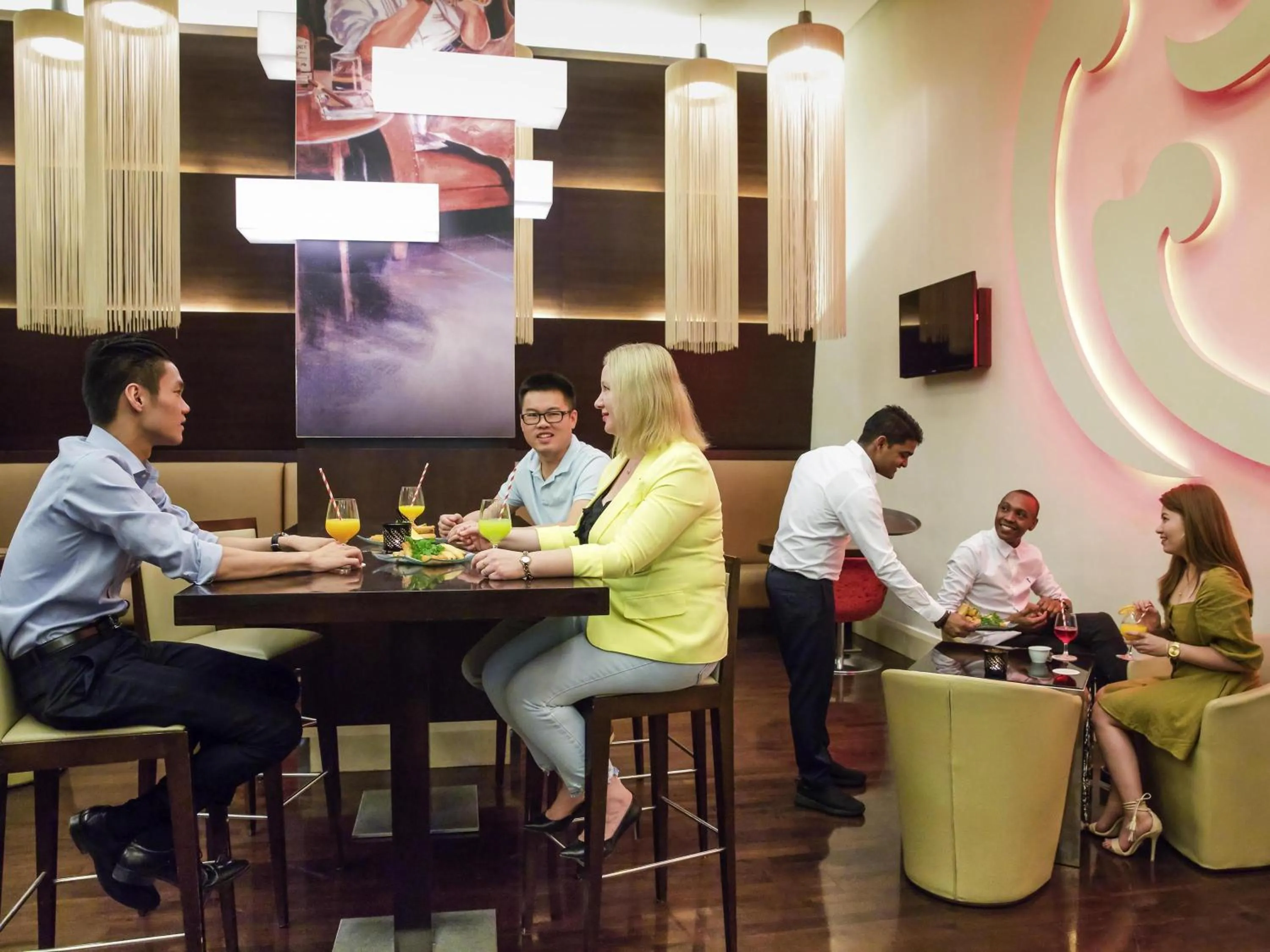 Lounge or bar in Novotel Deira Creekside Dubai