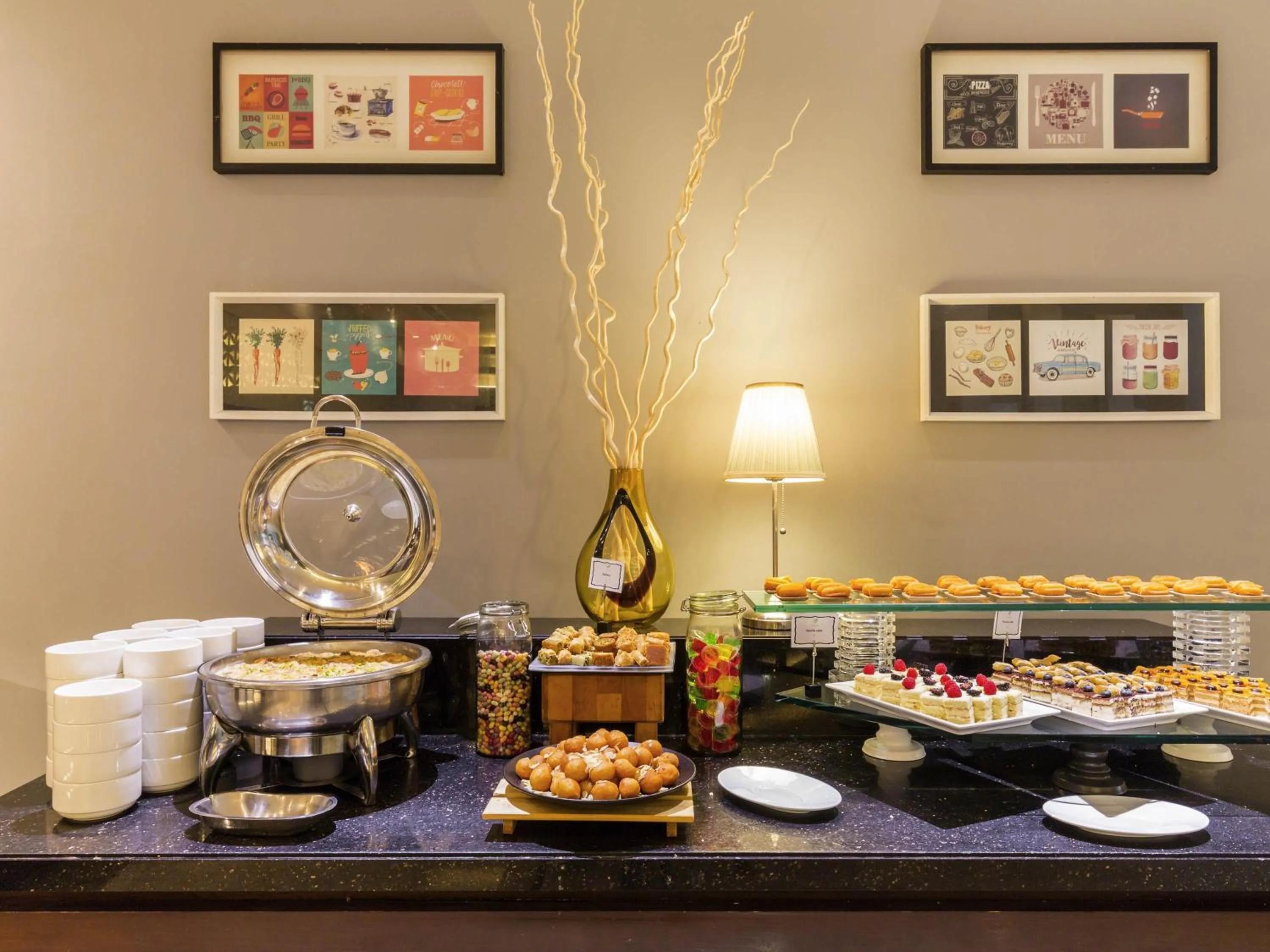 Restaurant/places to eat in Novotel Deira Creekside Dubai