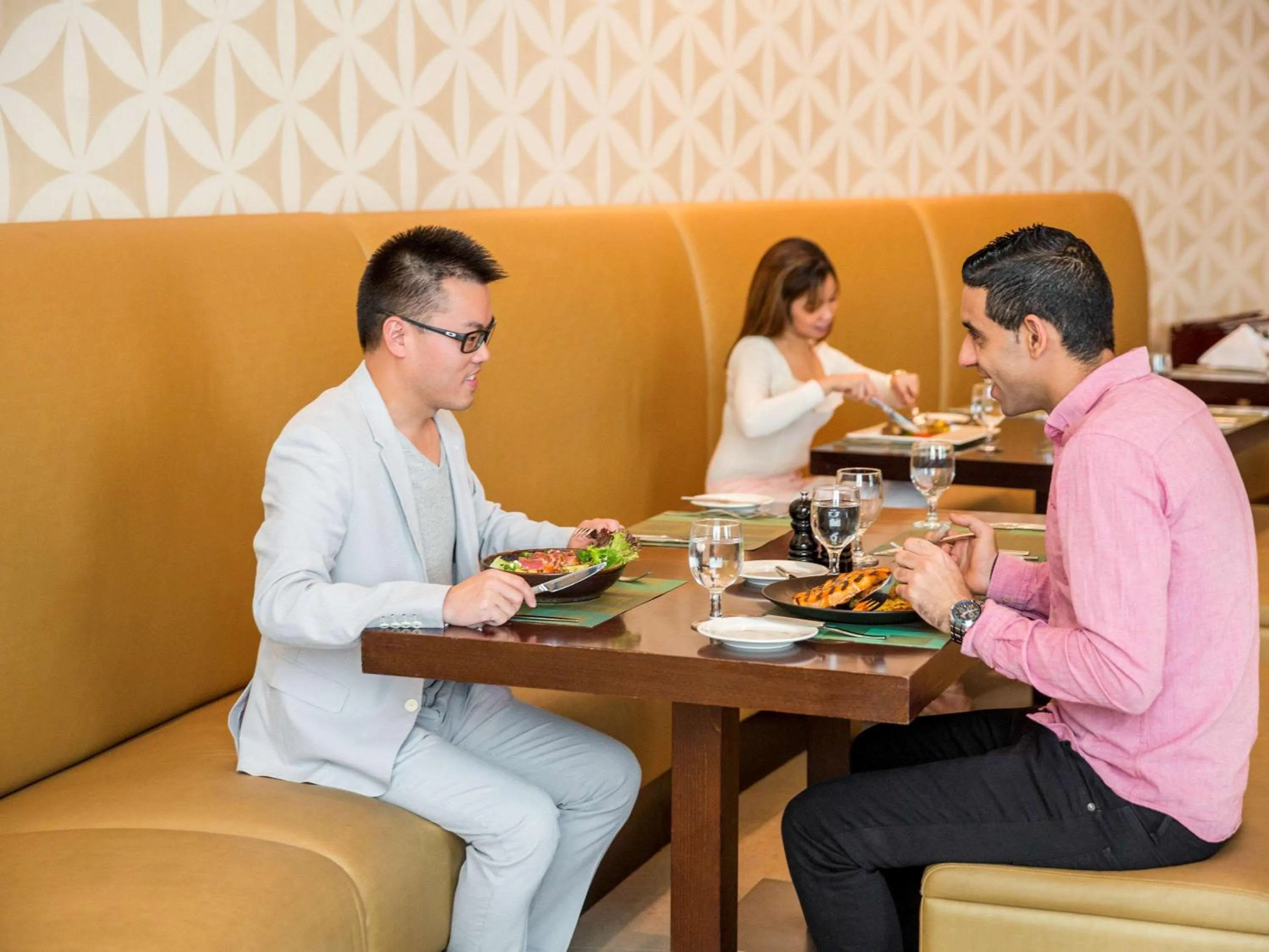 Restaurant/places to eat in Novotel Deira Creekside Dubai