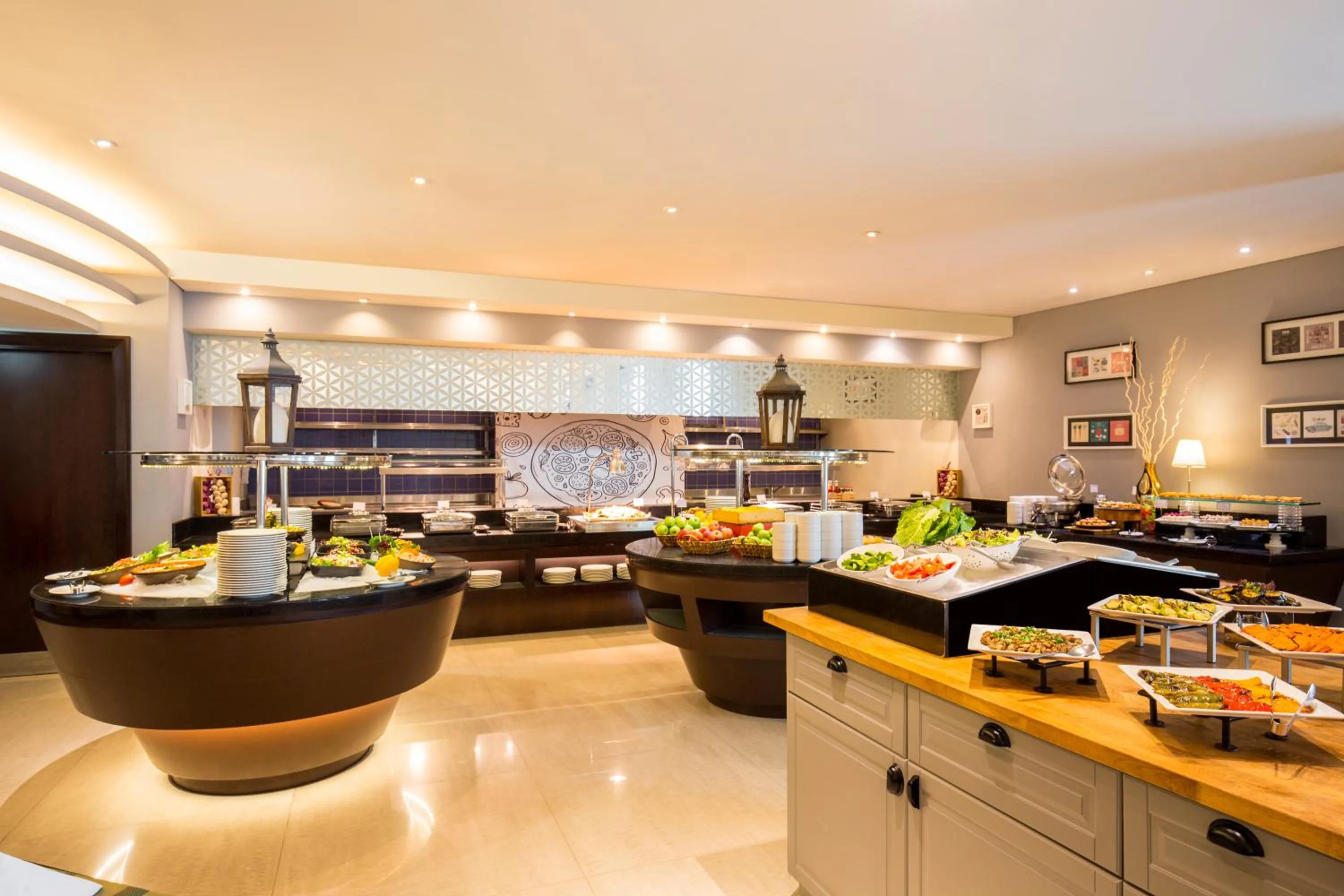 Restaurant/places to eat in Novotel Deira Creekside Dubai