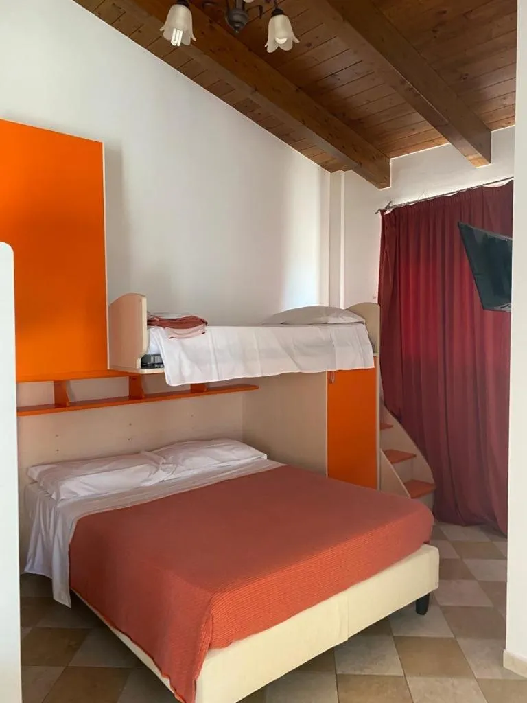 Bed in Hotel Ristorante Casa Rossa