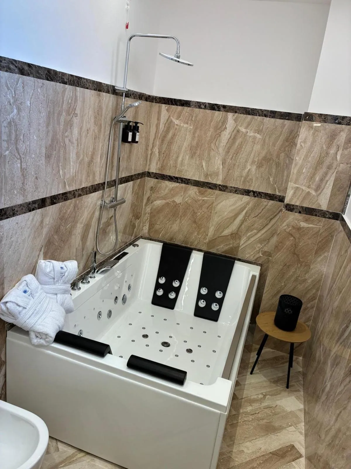 Hot Tub in Hotel Ristorante Casa Rossa