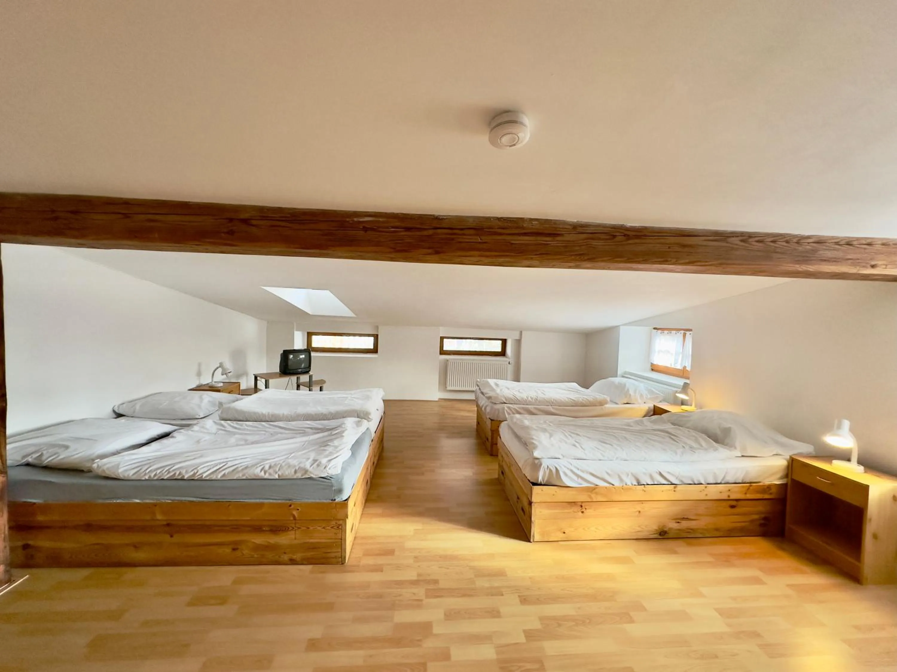 Photo of the whole room, Bed in Picobello Pension