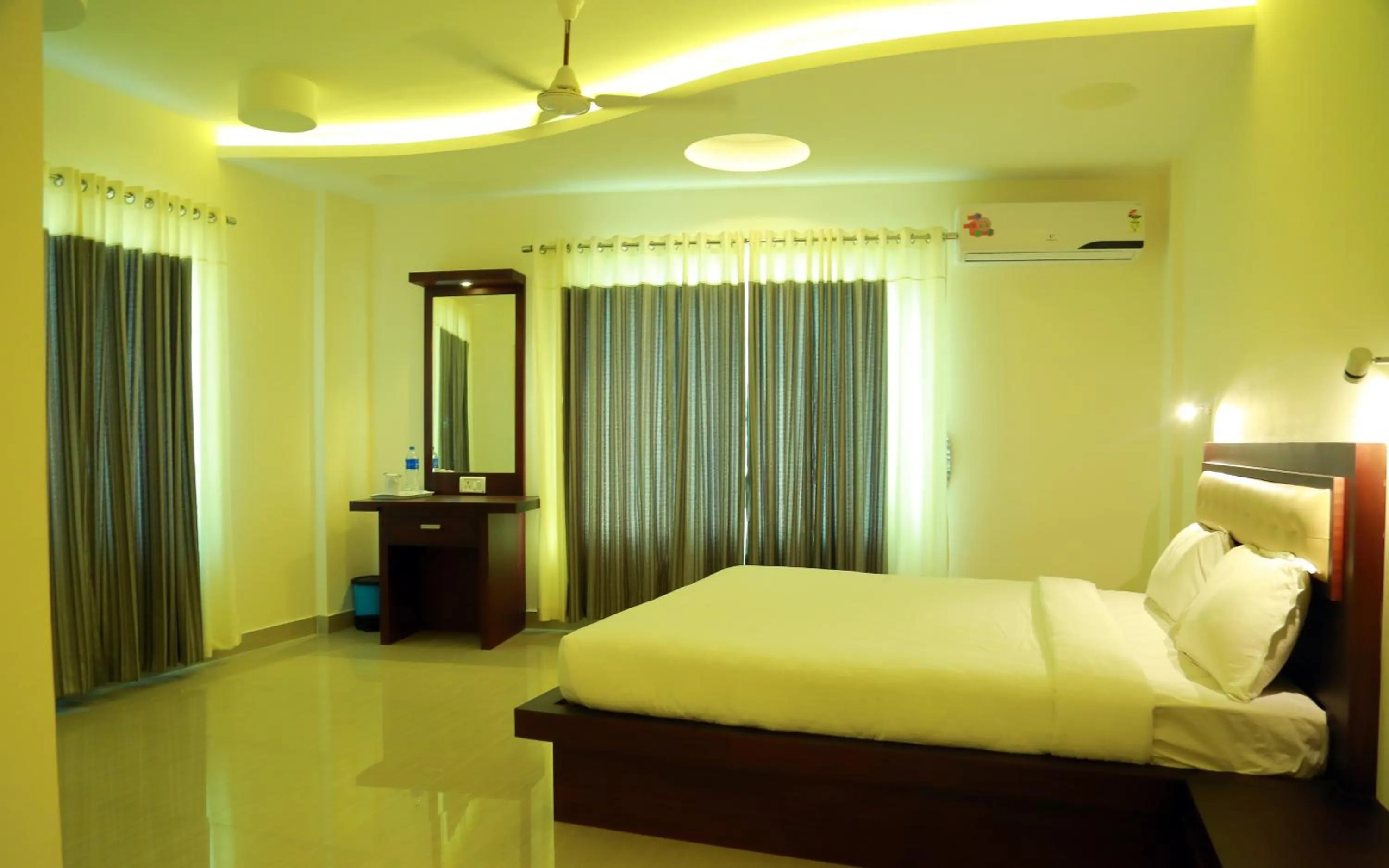 Bed in Hotel Horizon International
