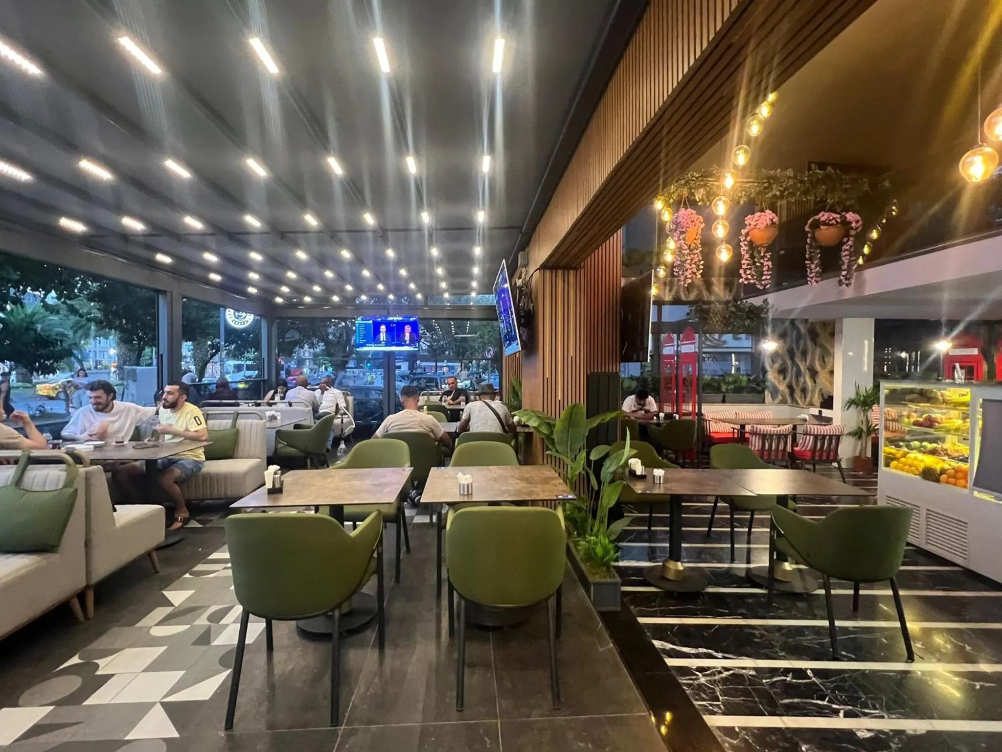 Food and drinks in Star City Hotel