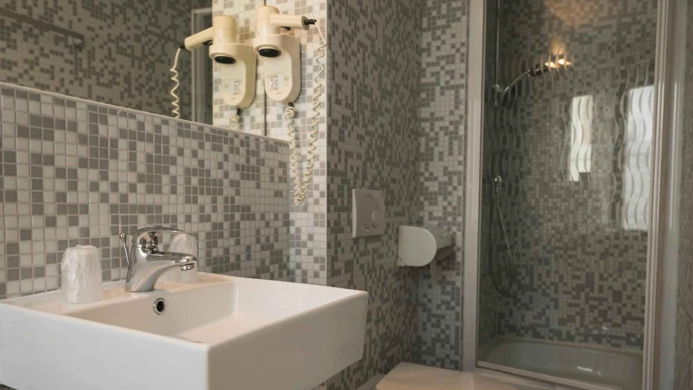 Shower in 3 Paardekens - City Centre Hotel