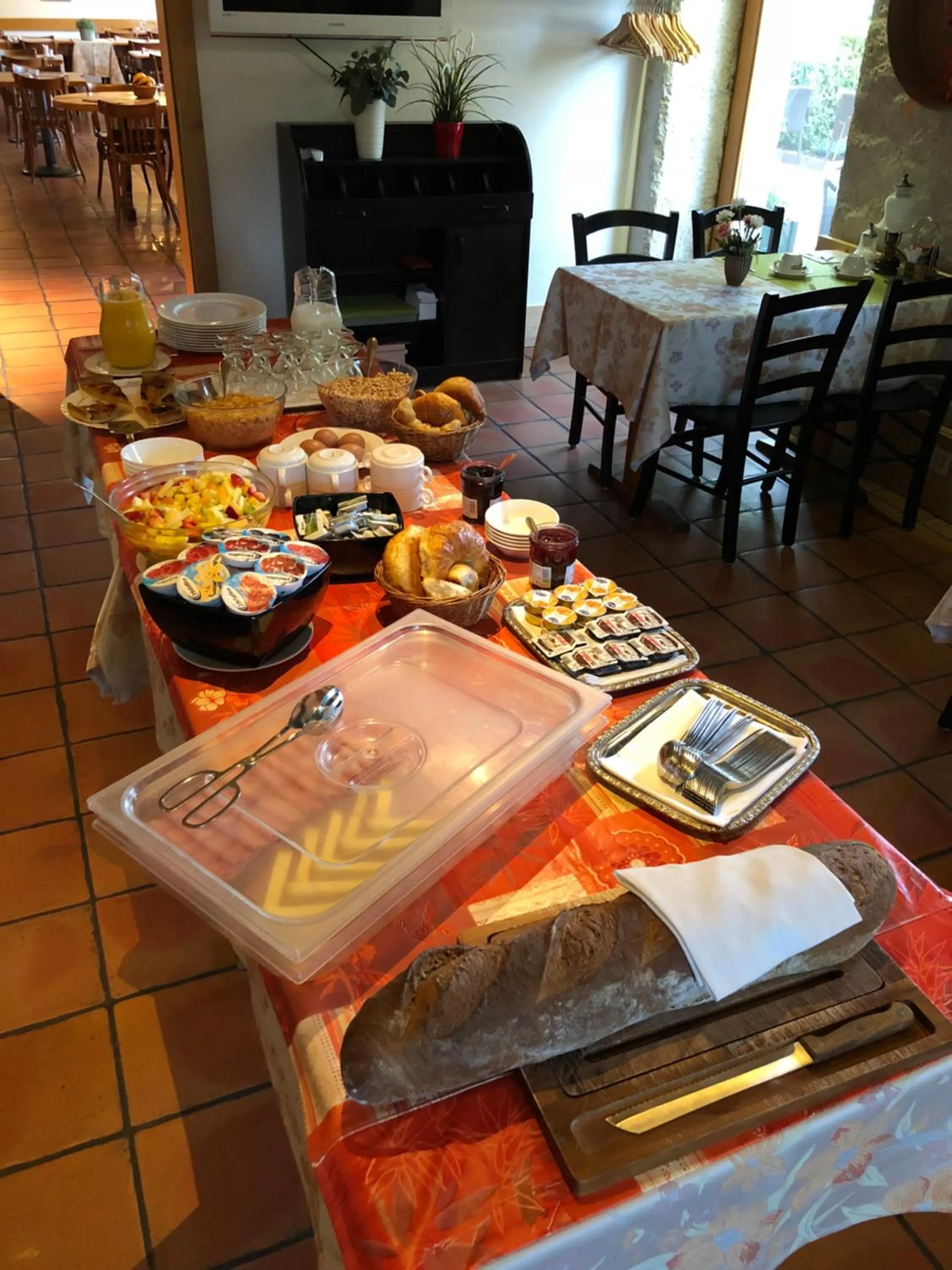 Continental breakfast in Auberge de la Réunion