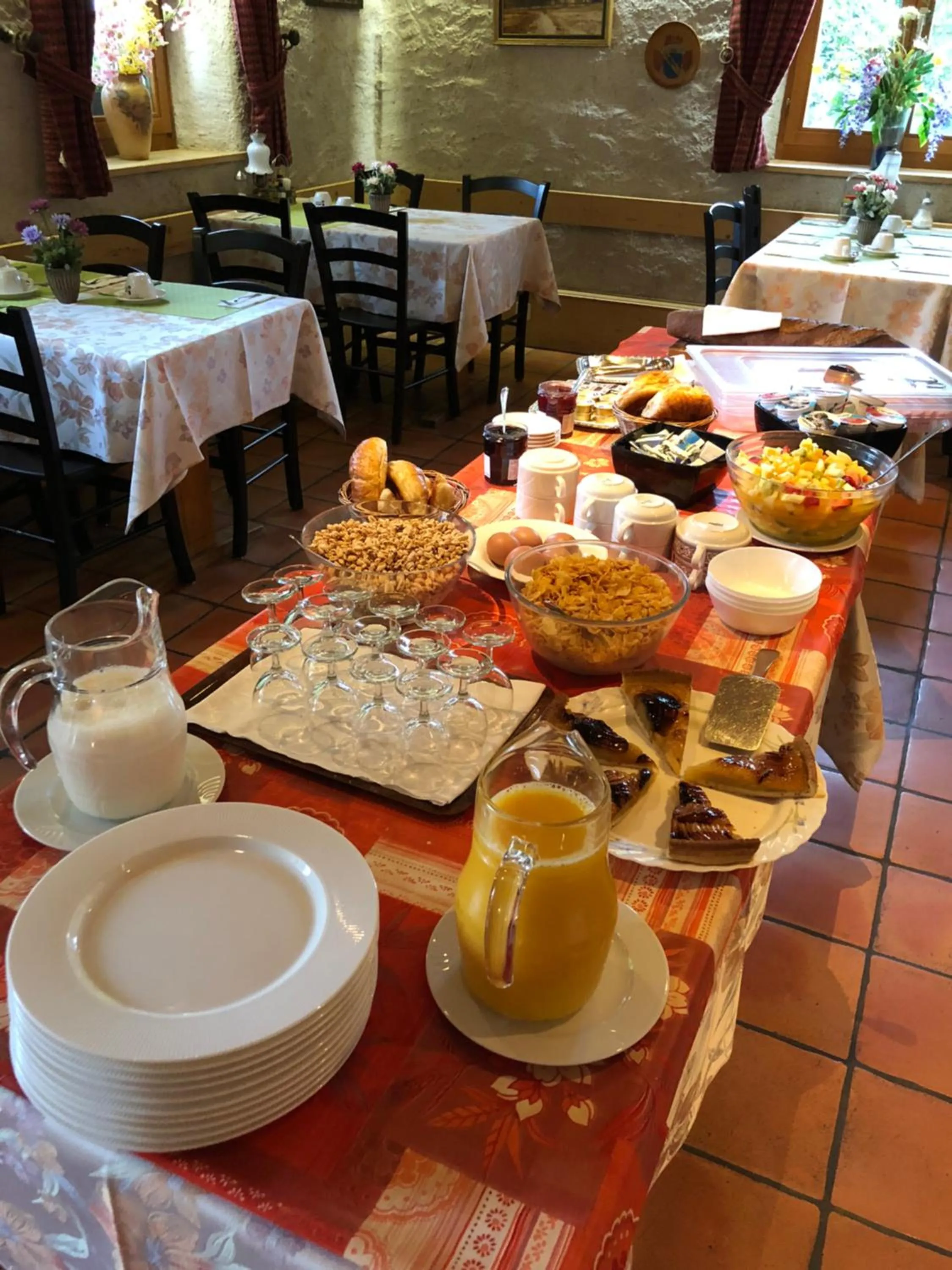 Continental breakfast in Auberge de la Réunion
