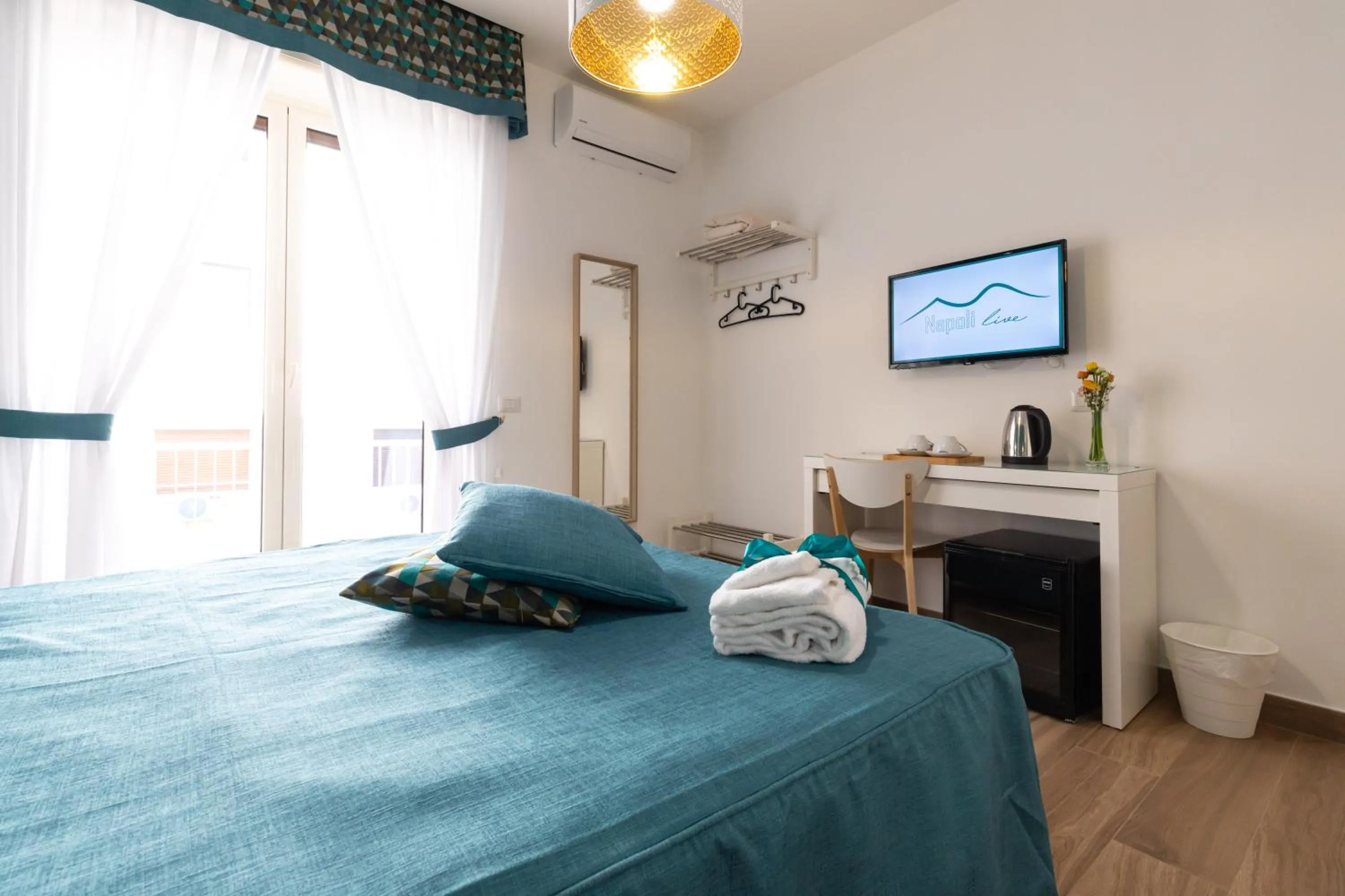 Photo of the whole room, Bed in Napolilive B&B