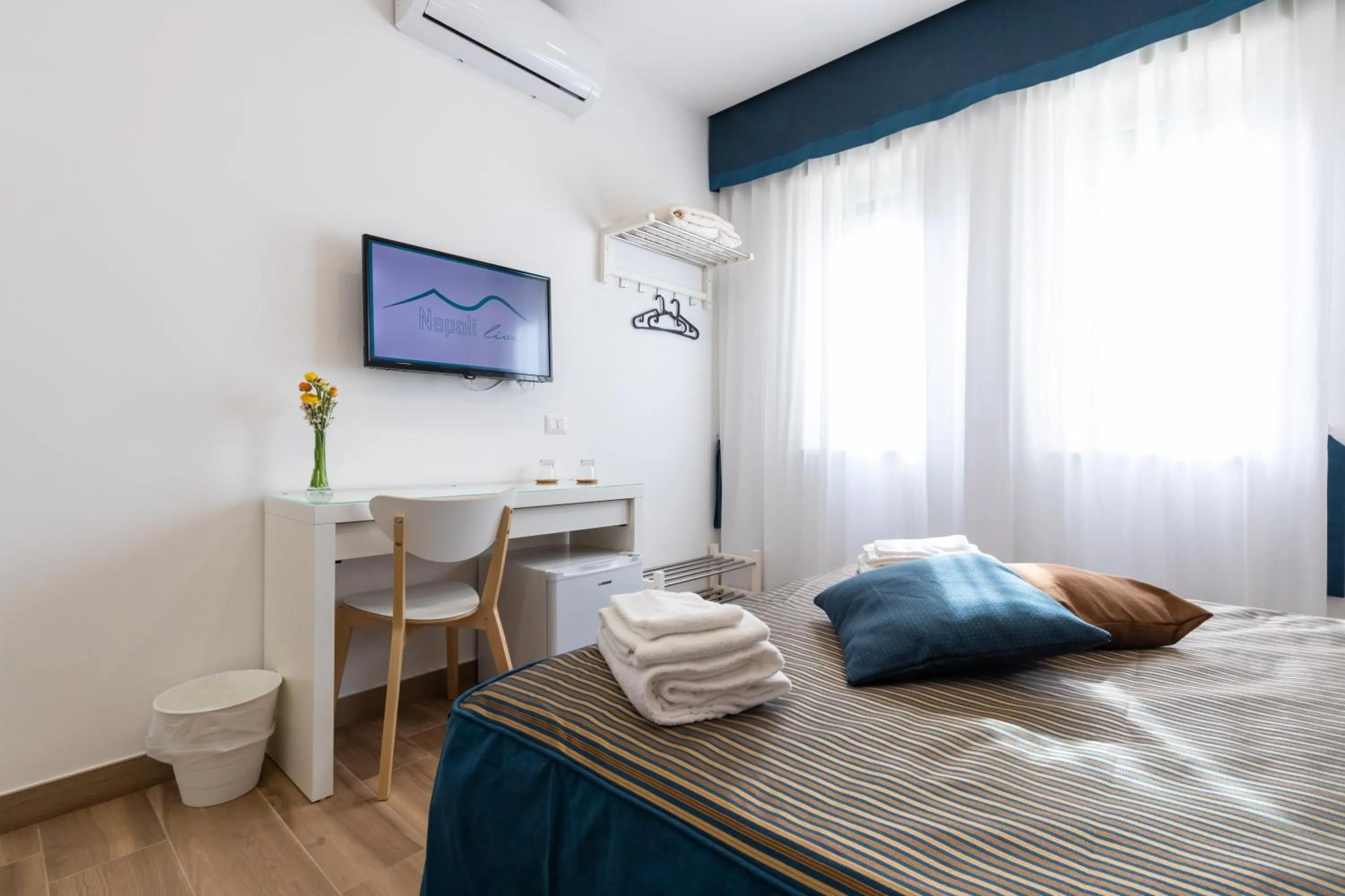 TV and multimedia, Bed in Napolilive B&B