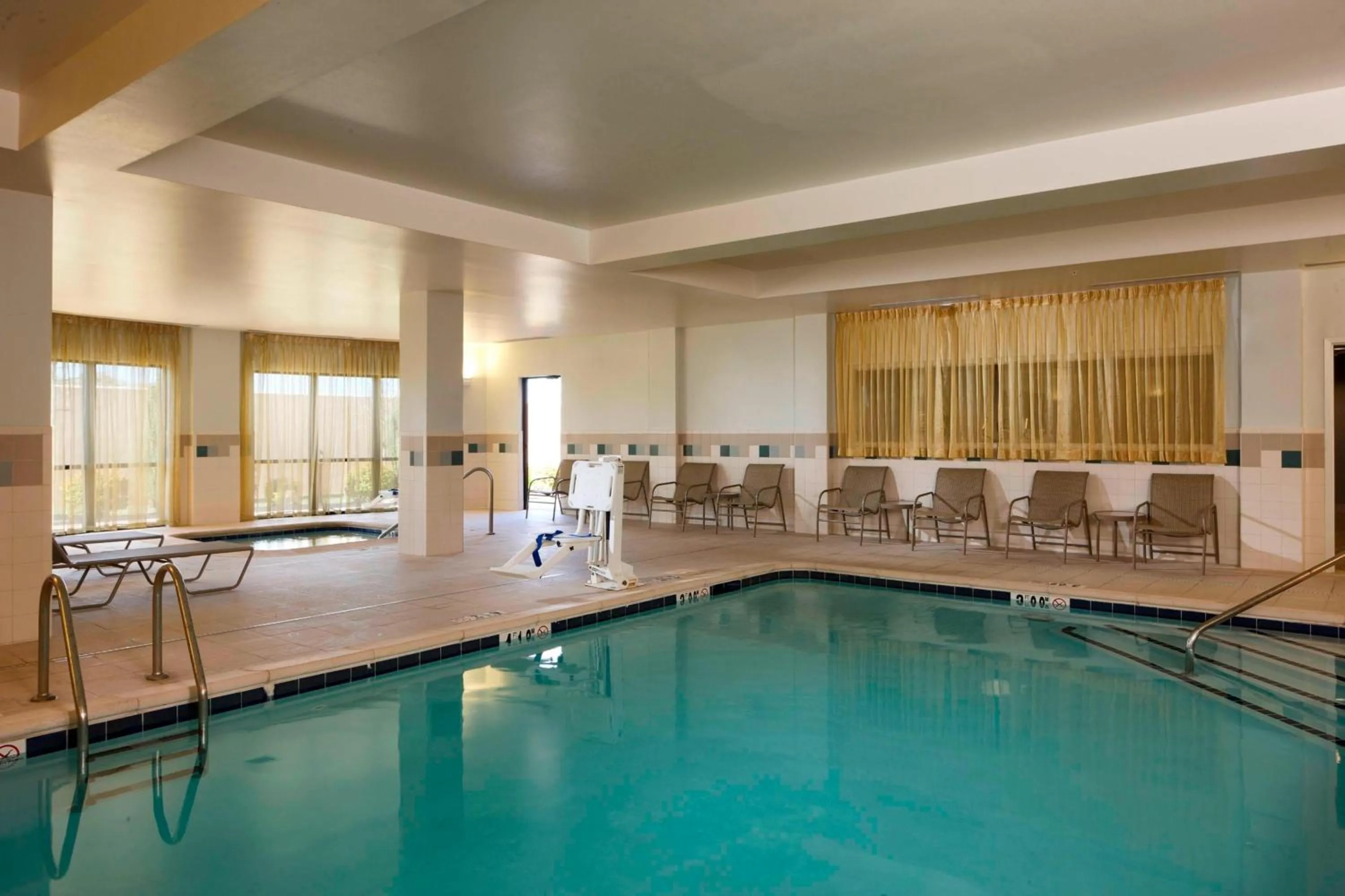 Swimming pool in Courtyard by Marriott Jackson