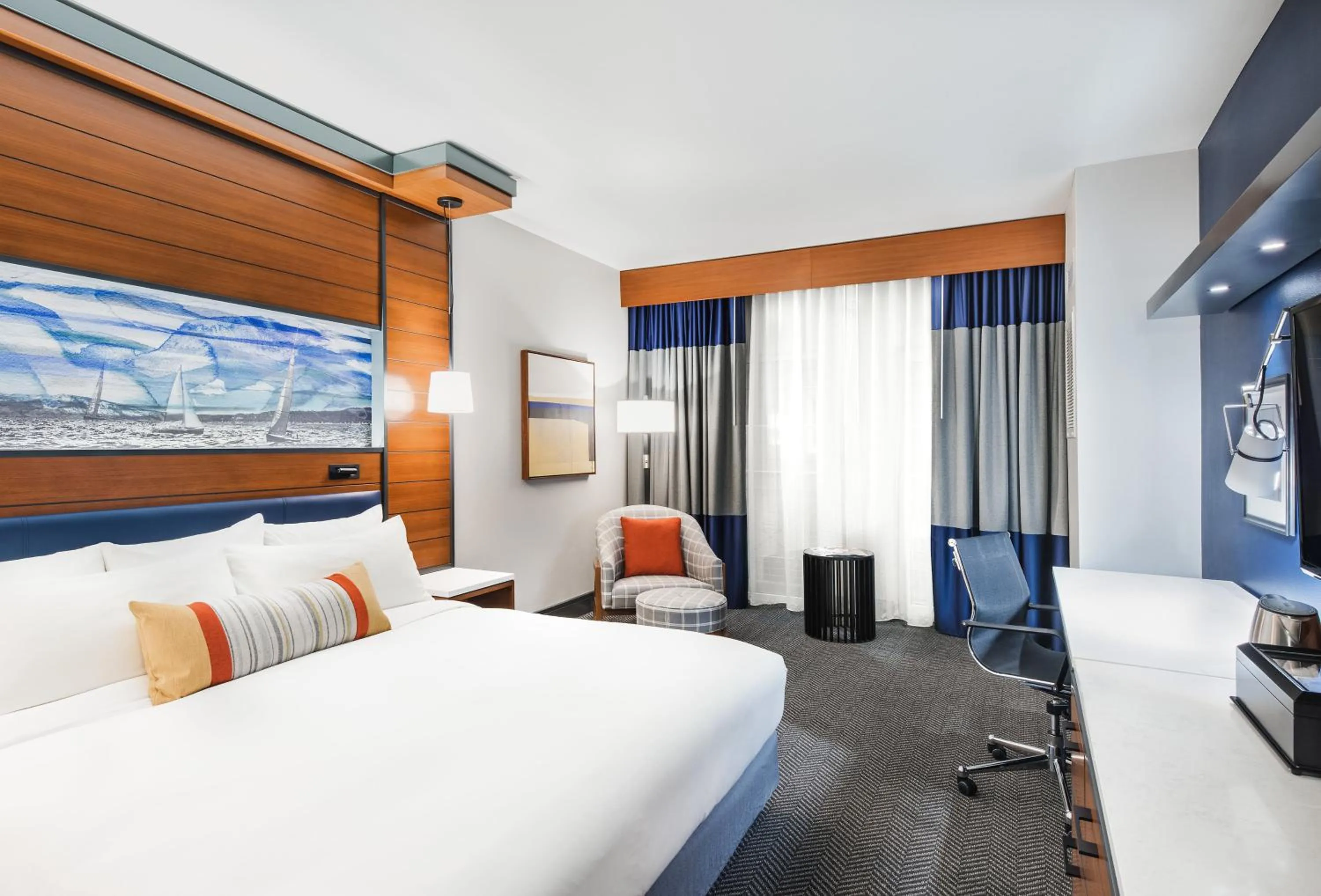 Bedroom, Bed in The Heathman Hotel Kirkland