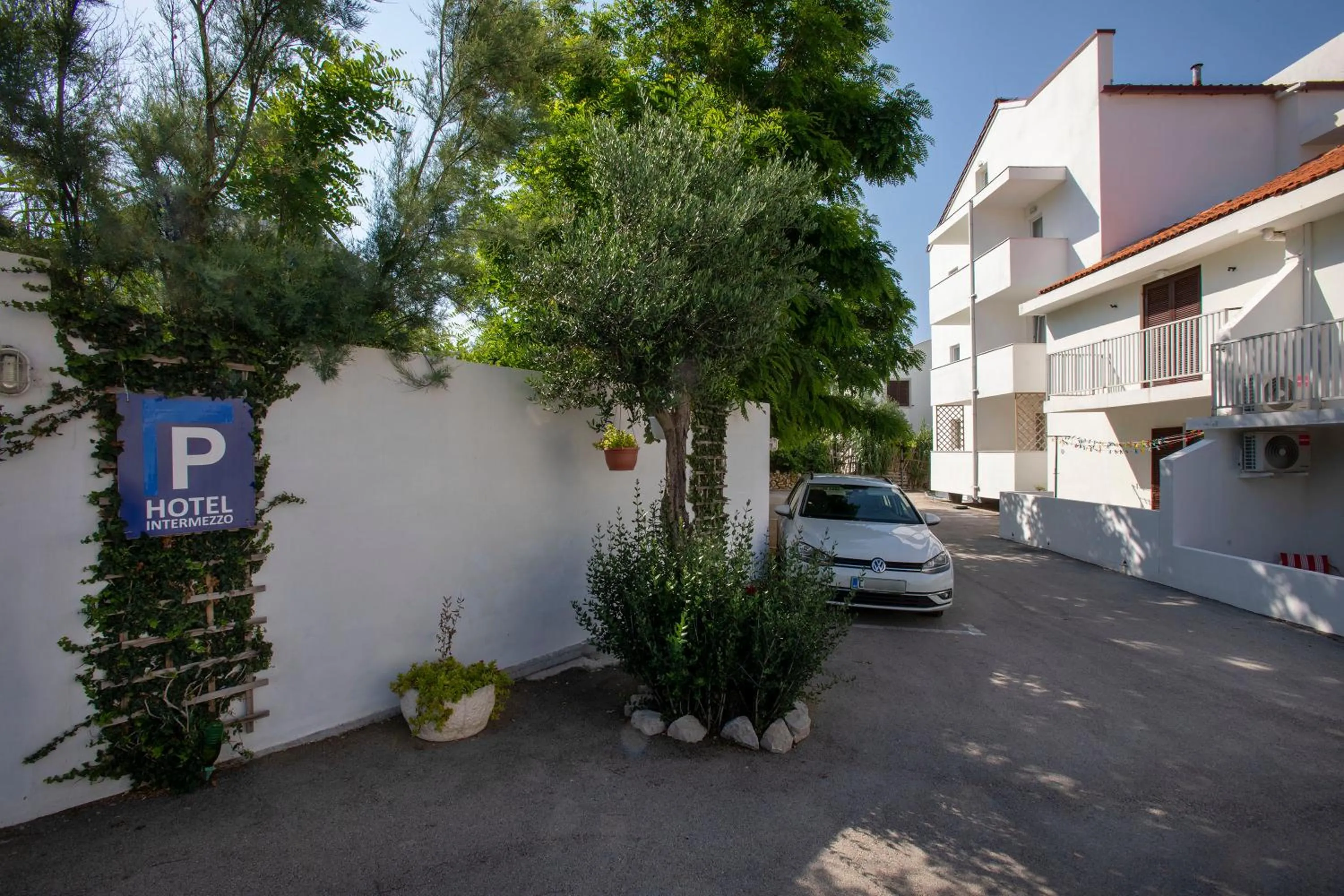 Parking in Boutique Hotel Intermezzo - Pag centre