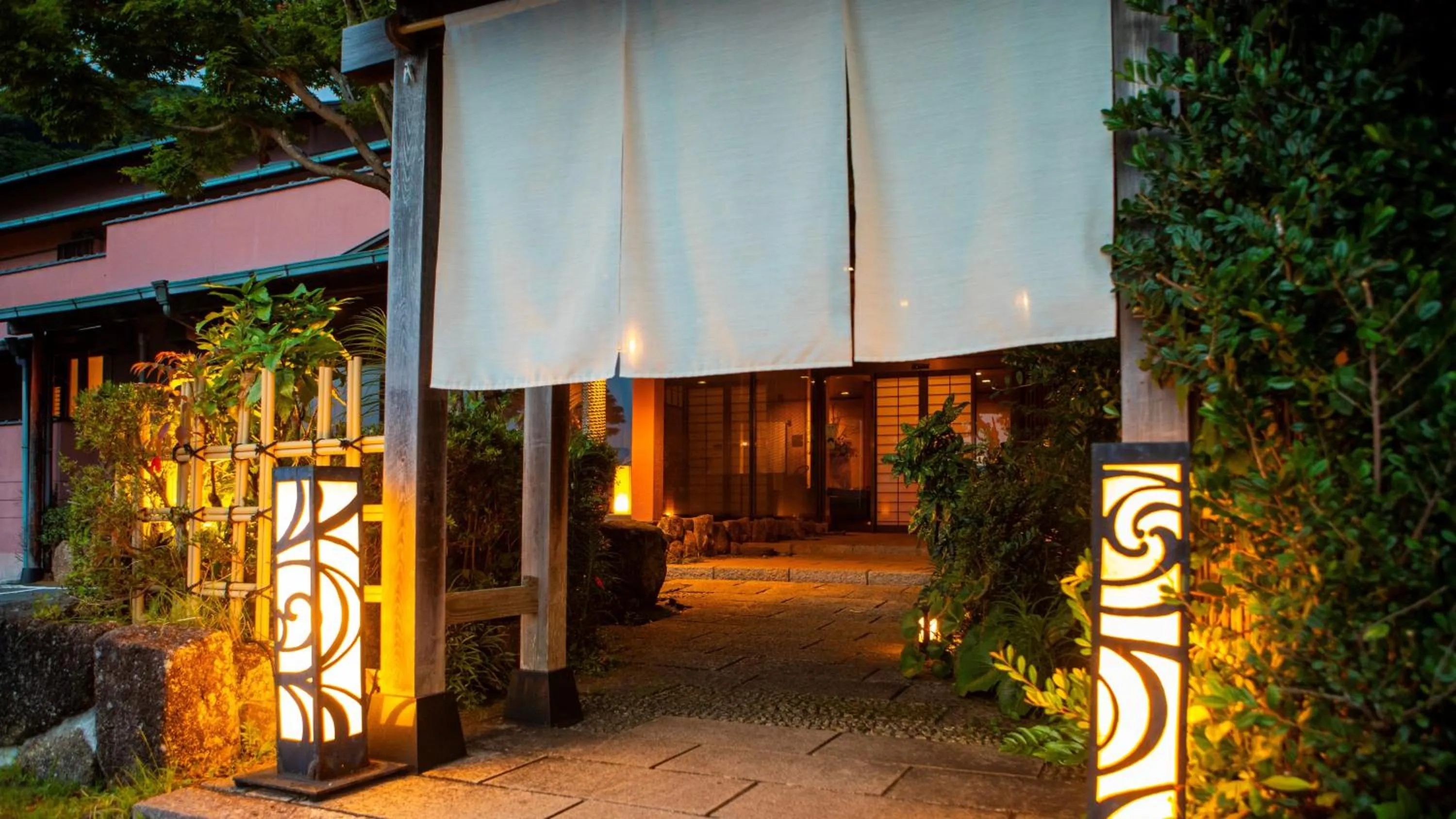 Property building in Omoideno Jinde