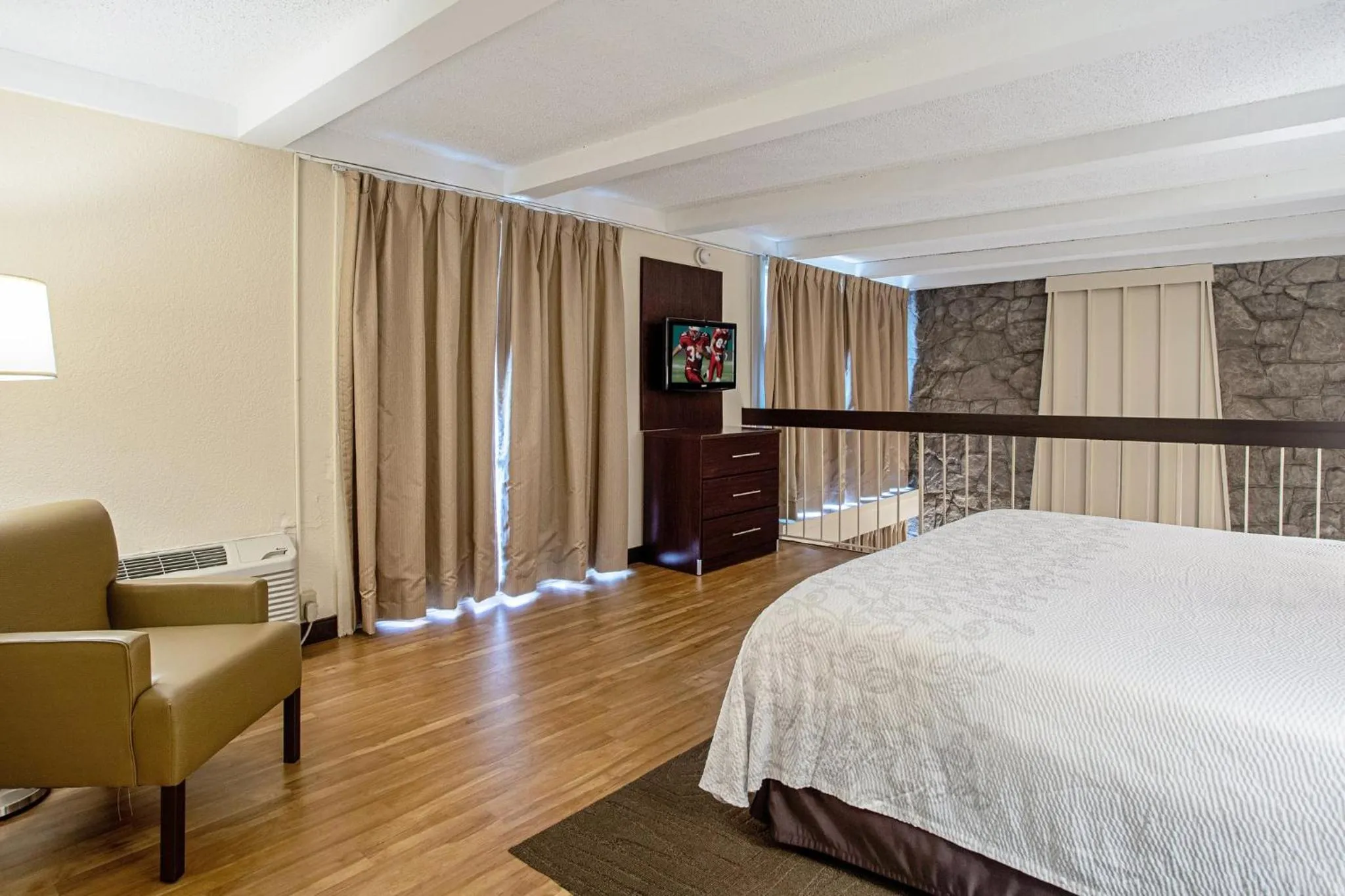 Bedroom in Red Roof Inn PLUS+ Wichita East