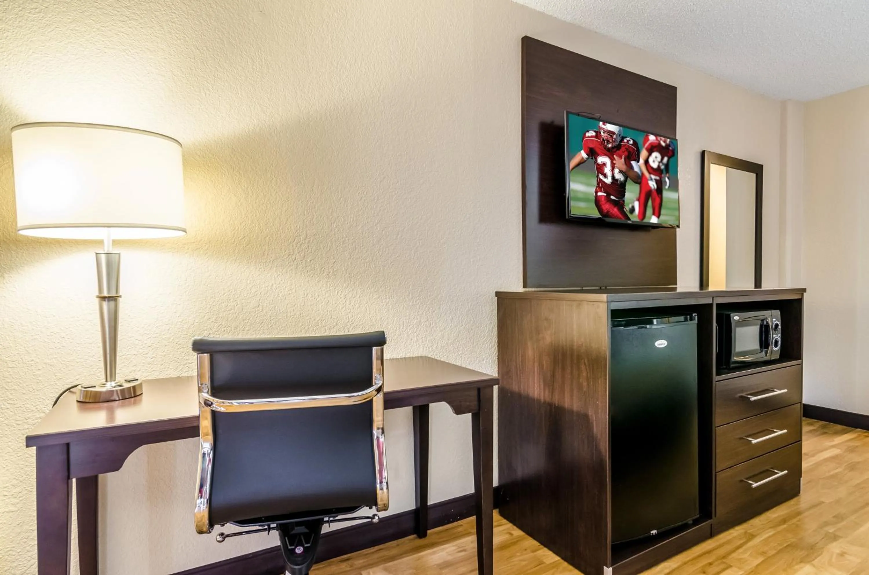 Photo of the whole room in Red Roof Inn PLUS+ Wichita East