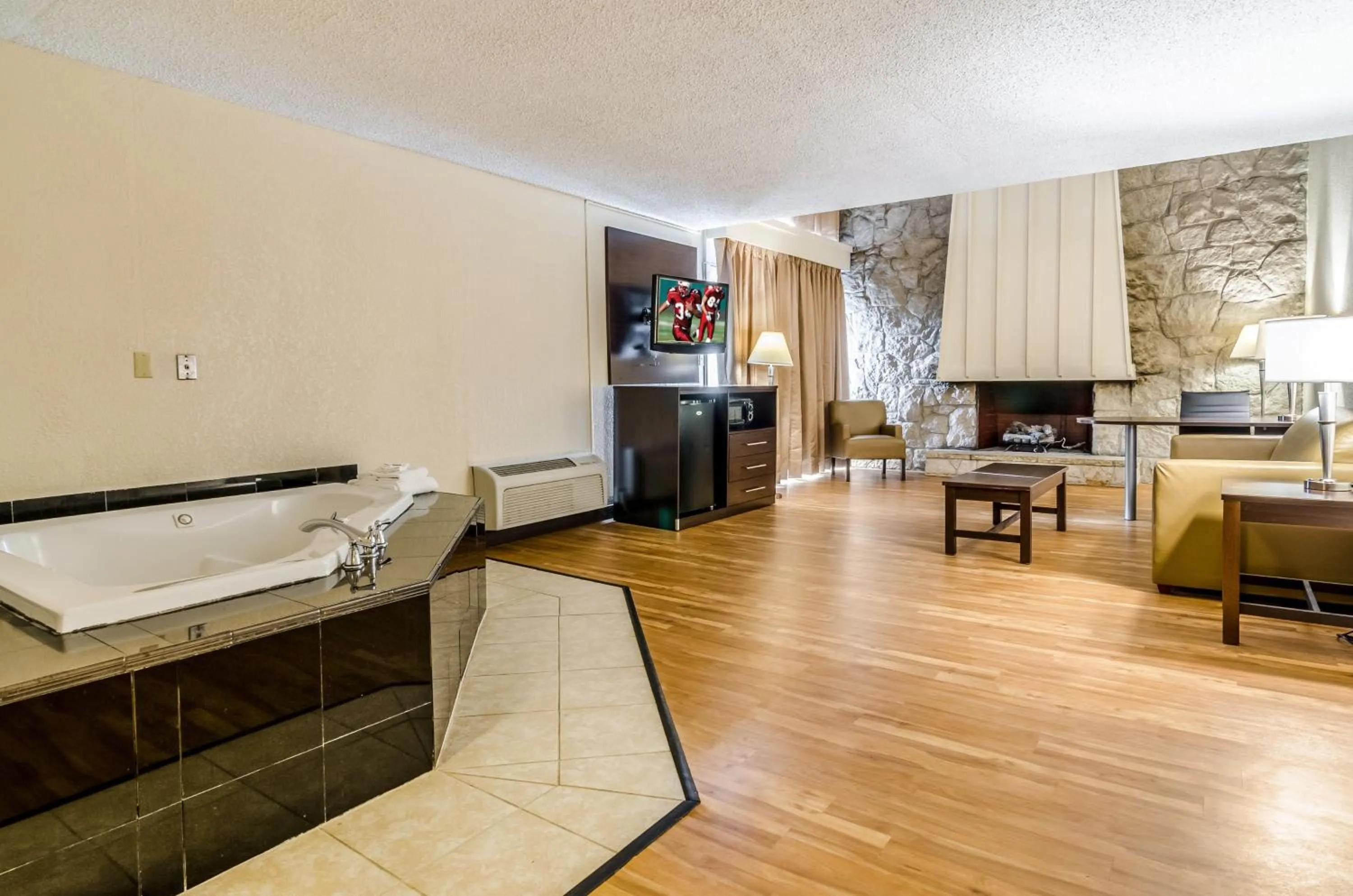 Bedroom in Red Roof Inn PLUS+ Wichita East