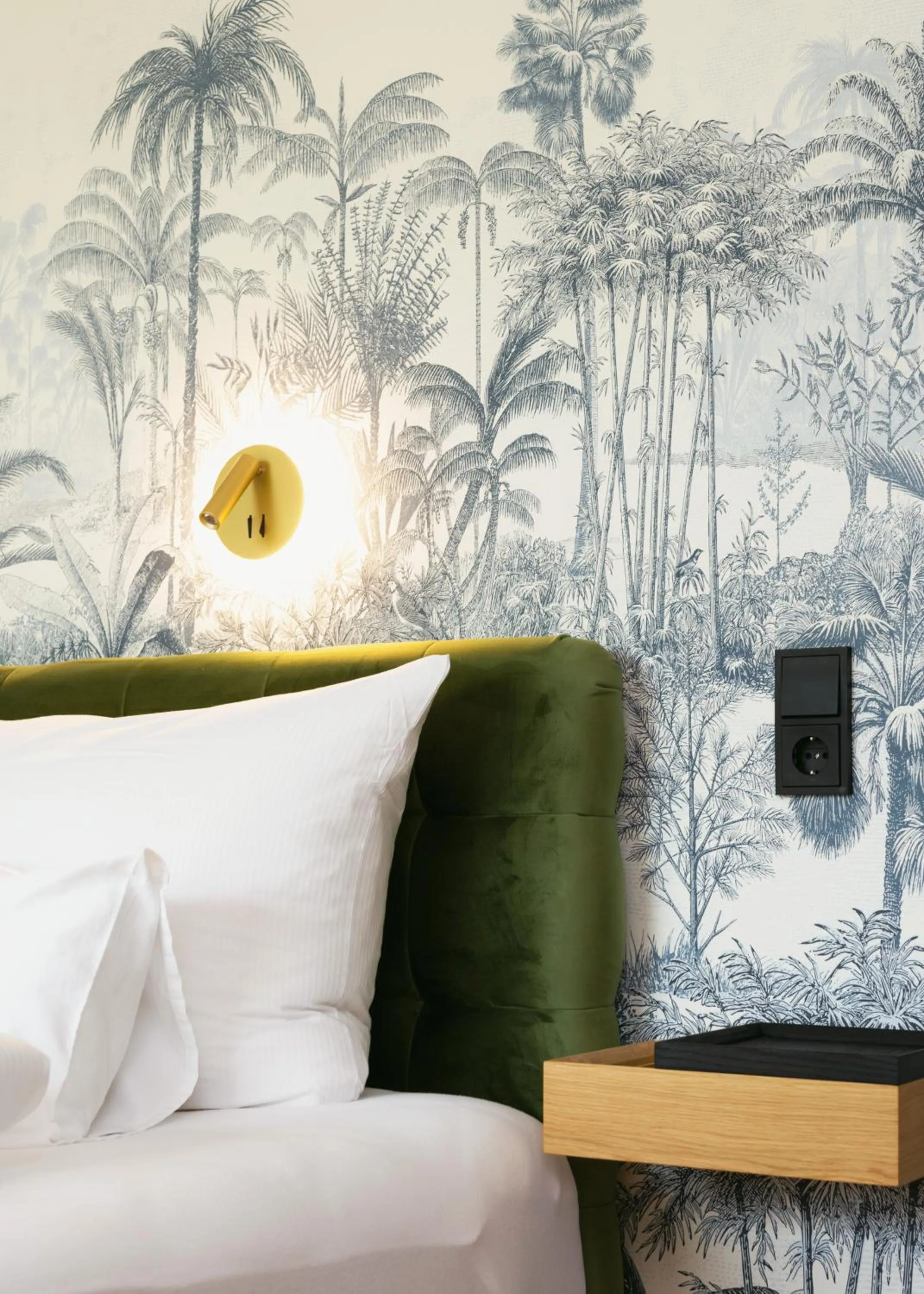 Photo of the whole room, Bed in Strandhotel SüdSee Diessen am Ammersee